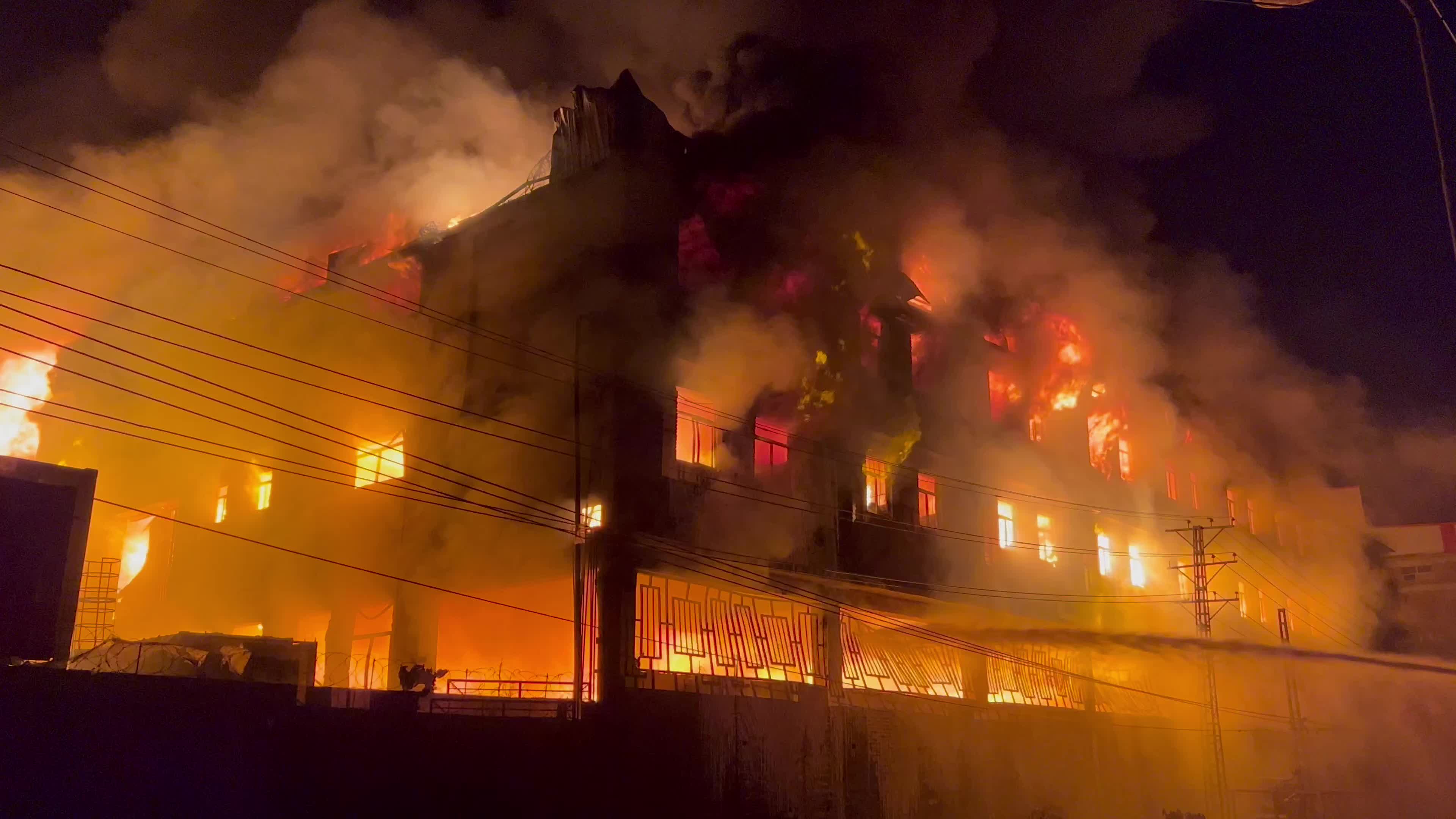 Fire broke out in dyper factory in Peshawar, Pakistan
