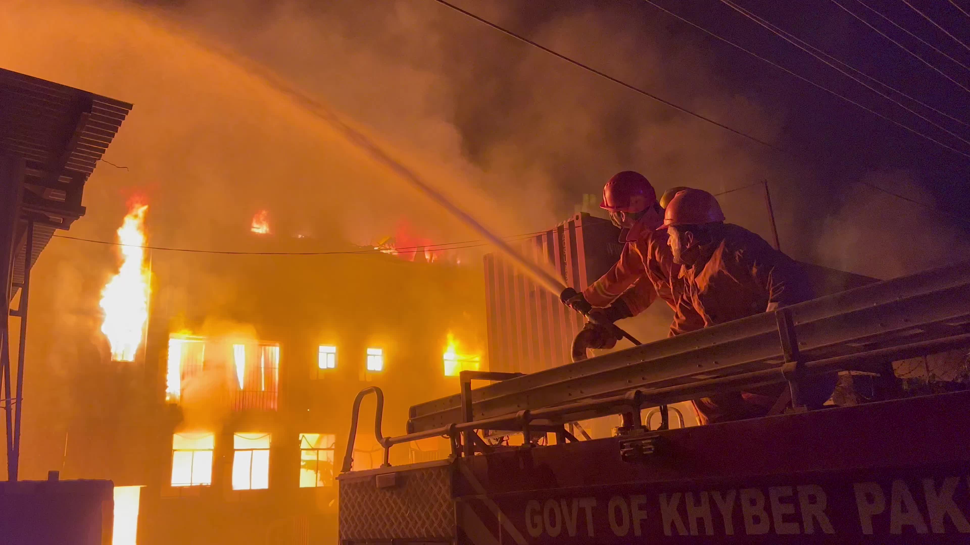 Fire broke out in dyper factory in Peshawar, Pakistan
