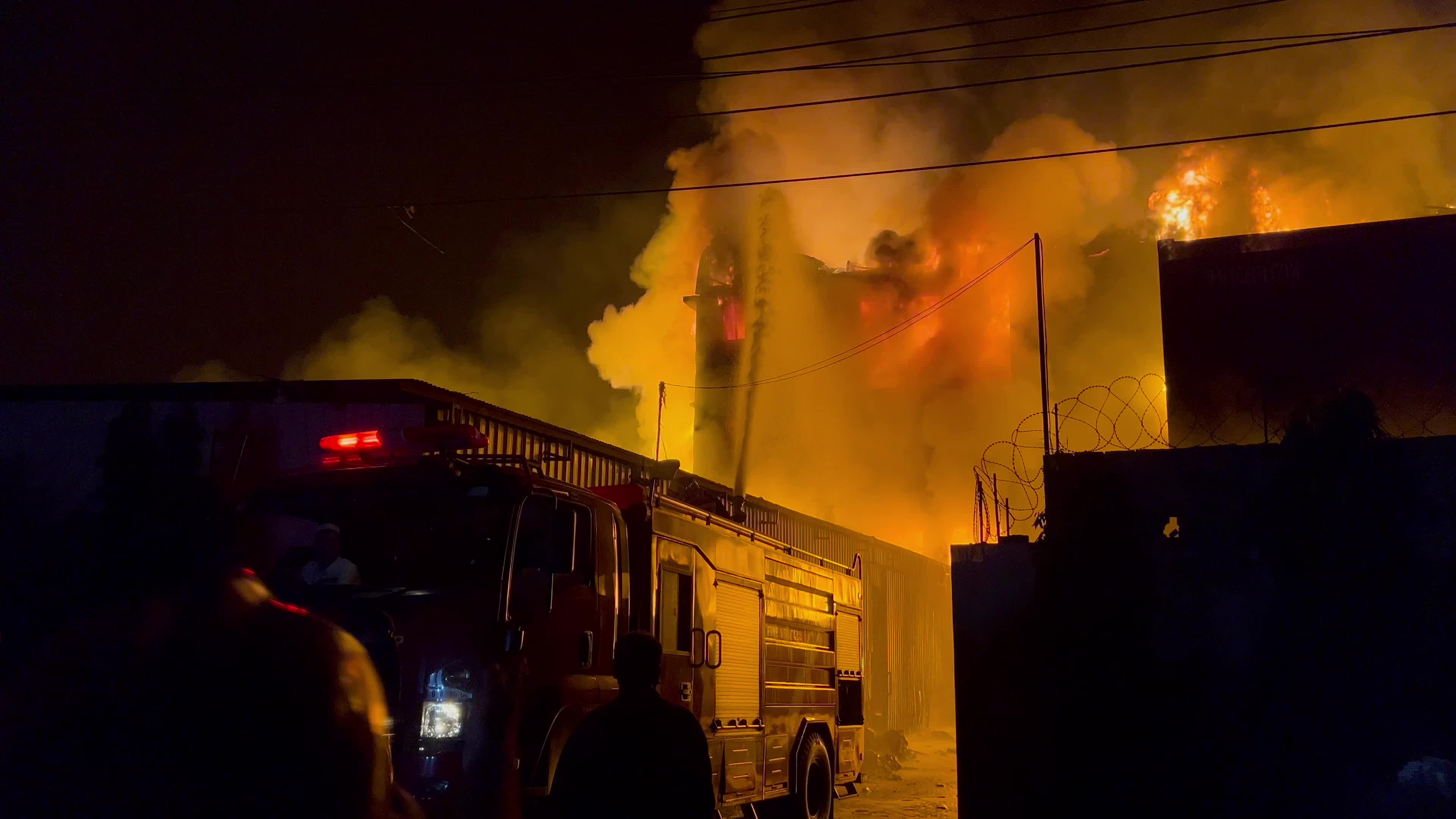 Fire broke out in dyper factory in Peshawar, Pakistan
