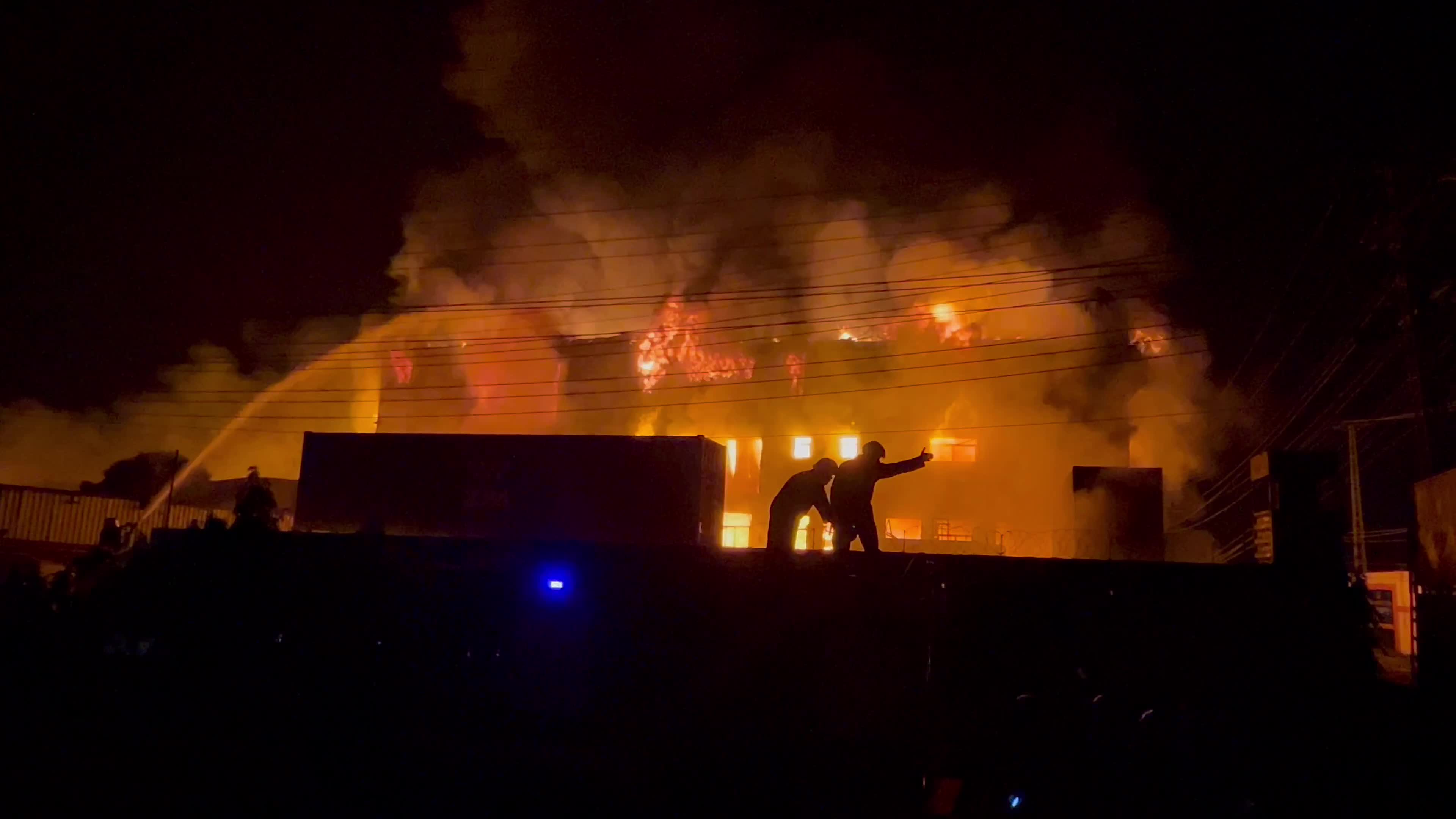 Fire broke out in dyper factory in Peshawar, Pakistan
