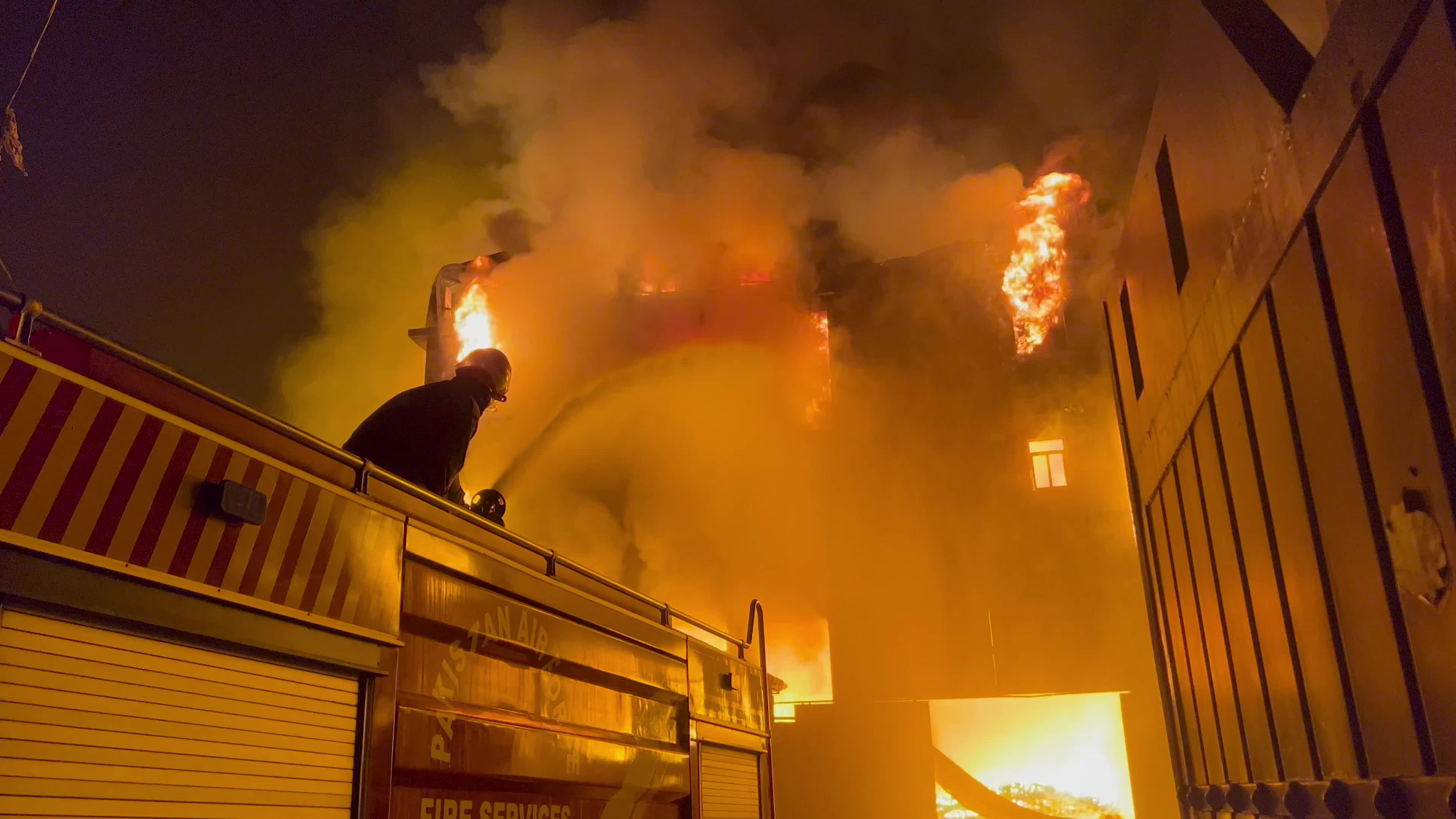 Fire broke out in dyper factory in Peshawar, Pakistan
