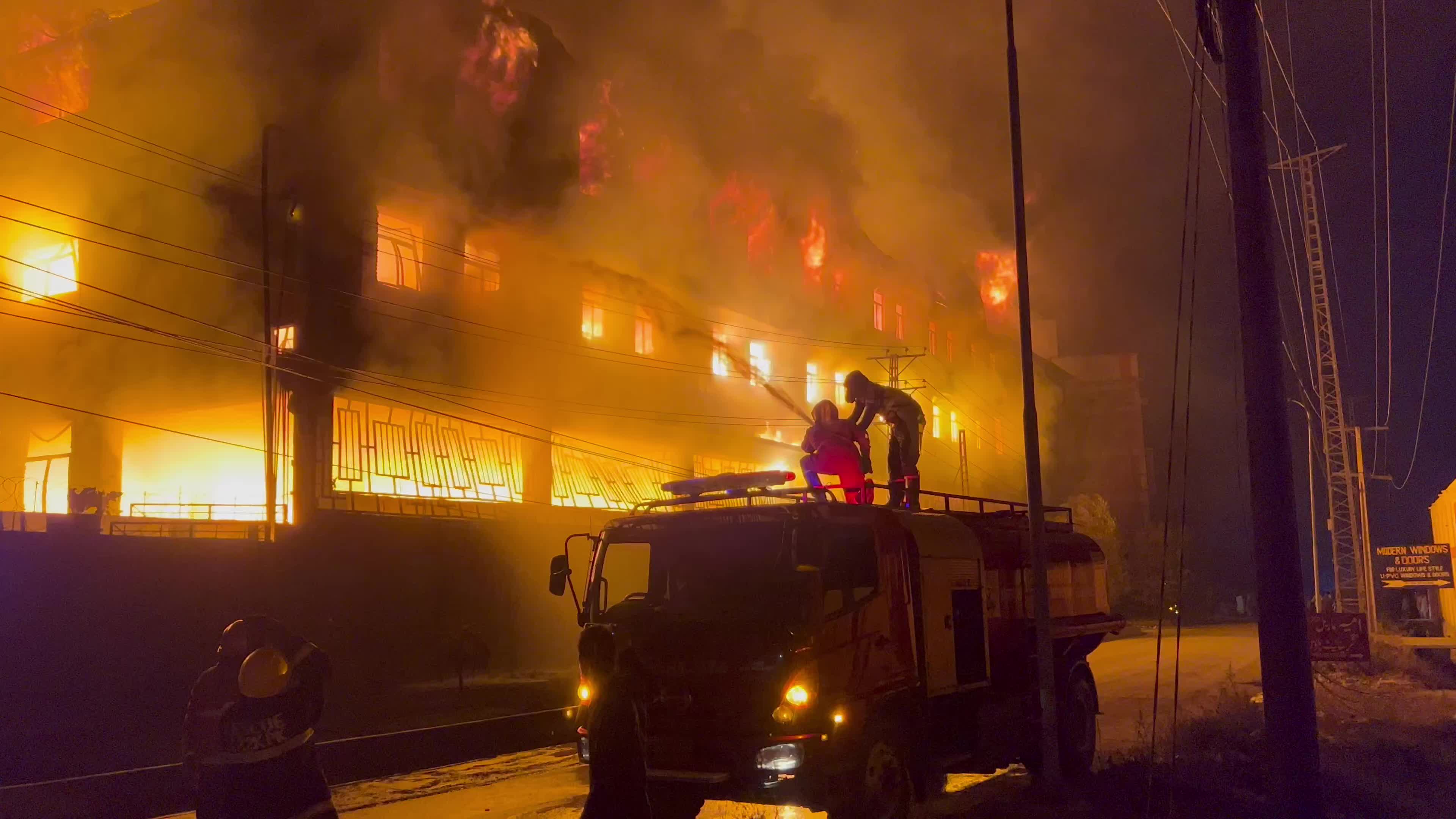 Fire broke out in dyper factory in Peshawar, Pakistan
