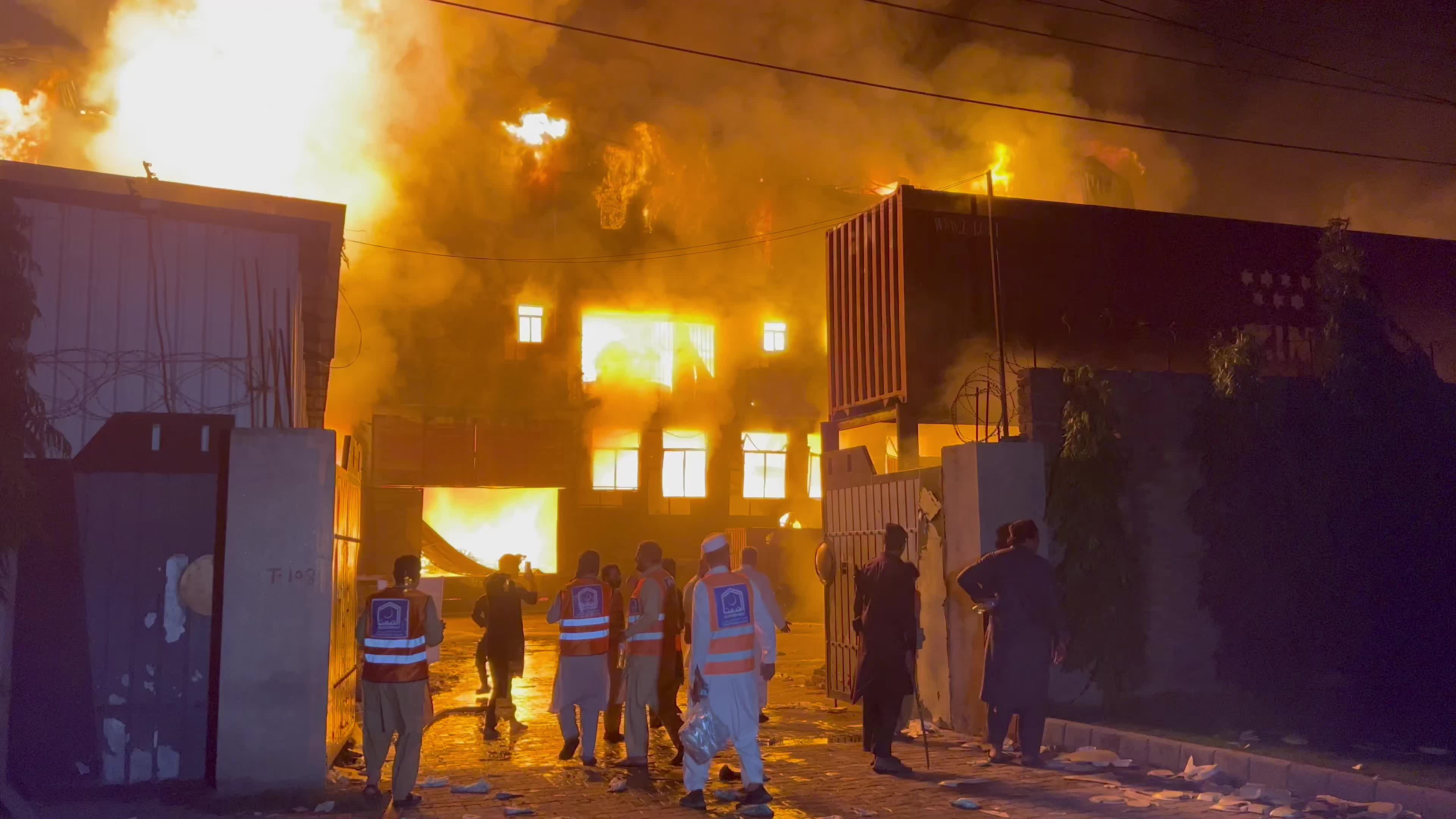 Fire broke out in dyper factory in Peshawar, Pakistan
