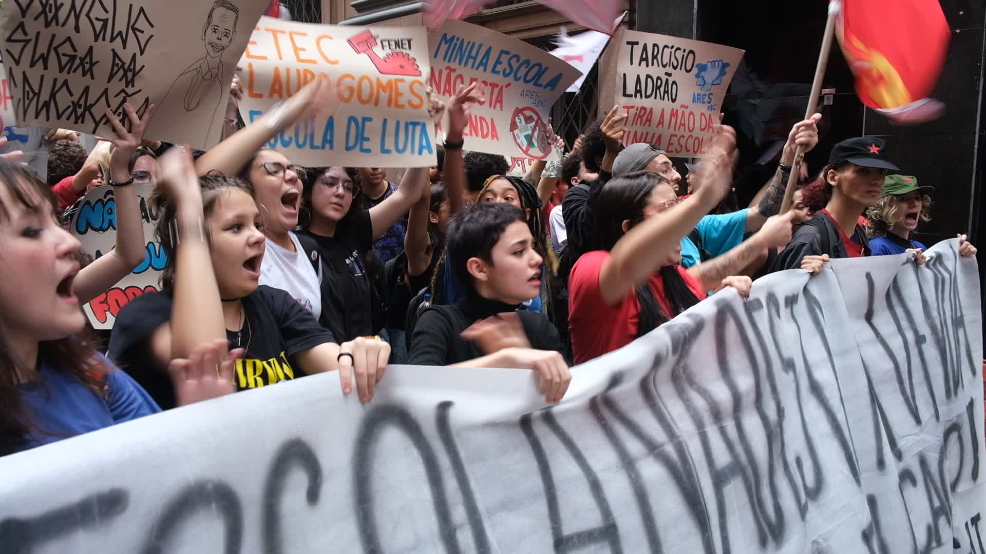 Protesters in São Paulo Against Privatization of Schools