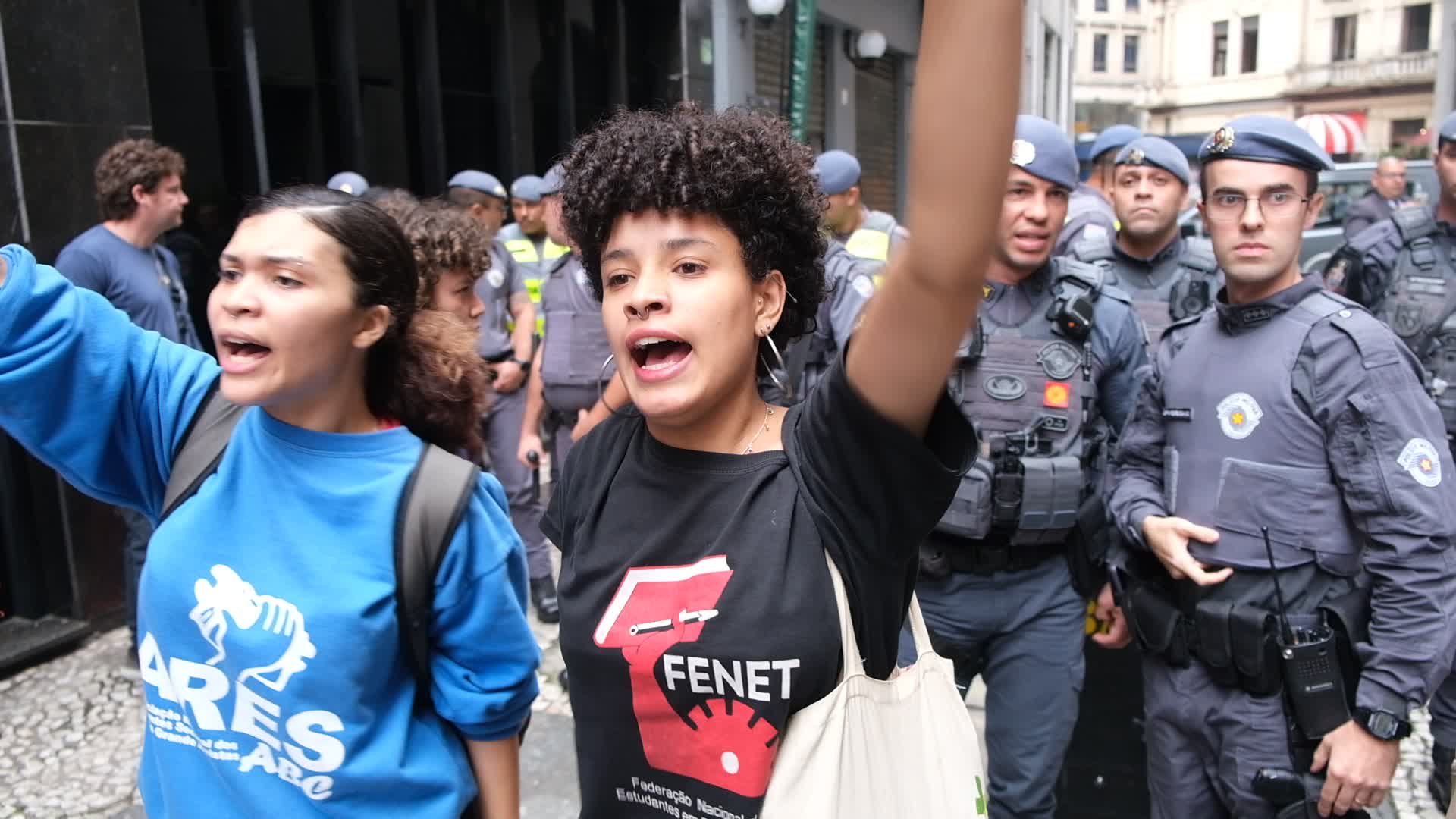 Protesters in São Paulo Against Privatization of Schools