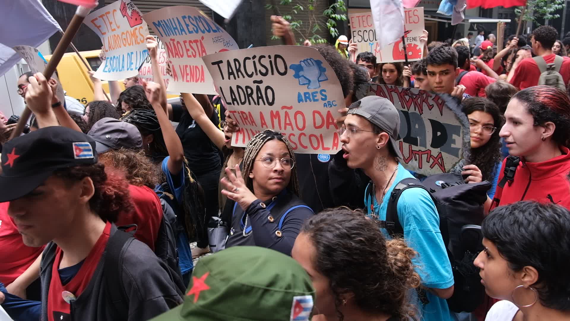 Protesters in São Paulo Against Privatization of Schools