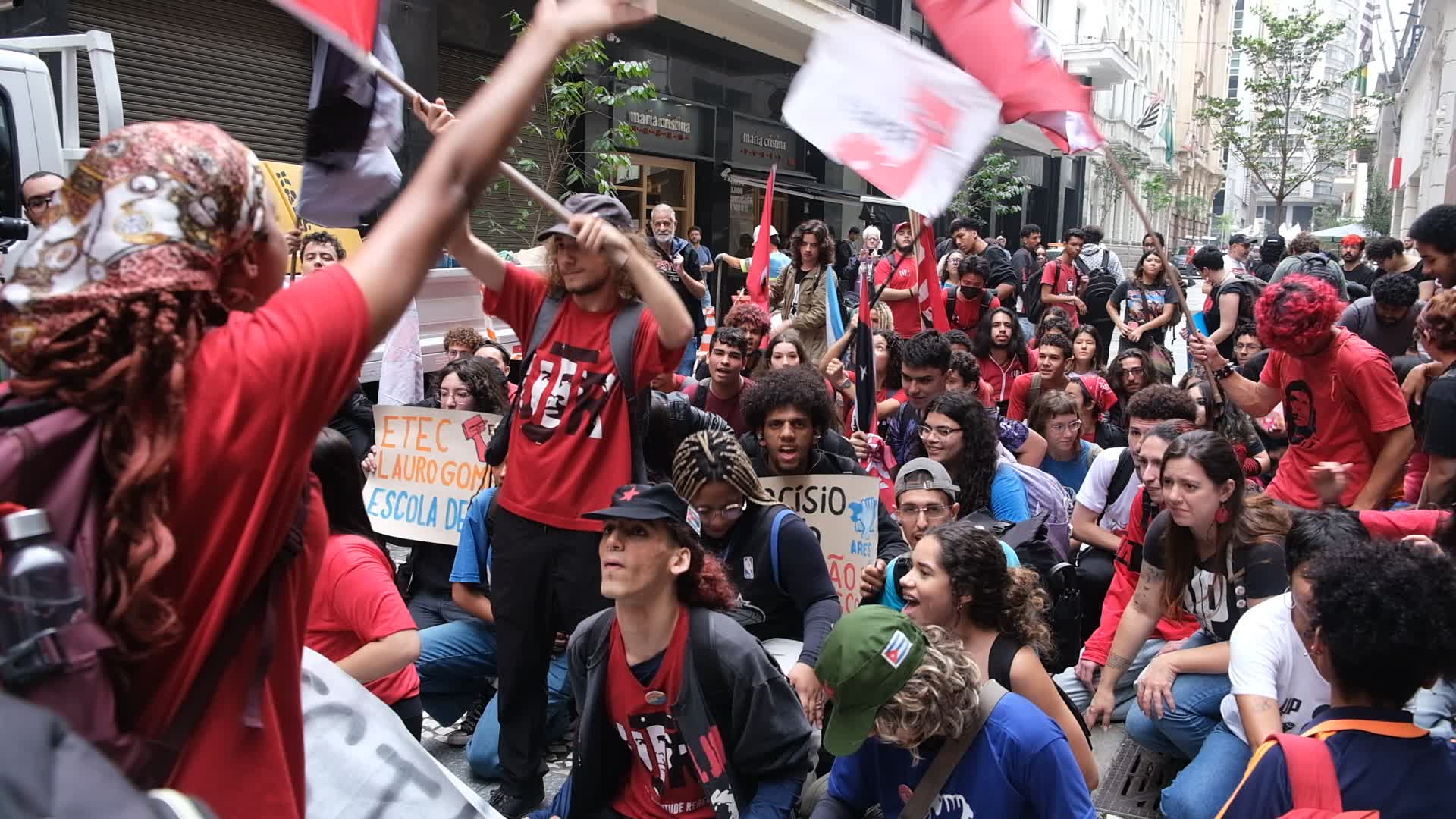 Protesters in São Paulo Against Privatization of Schools