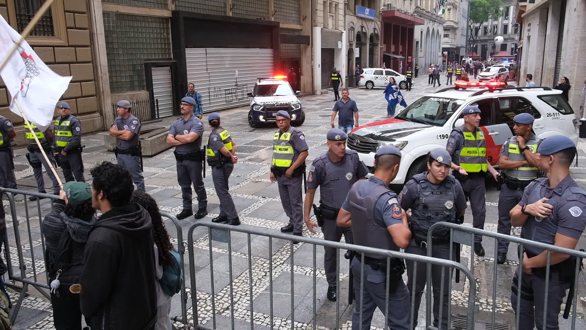 Protesters in São Paulo Against Privatization of Schools