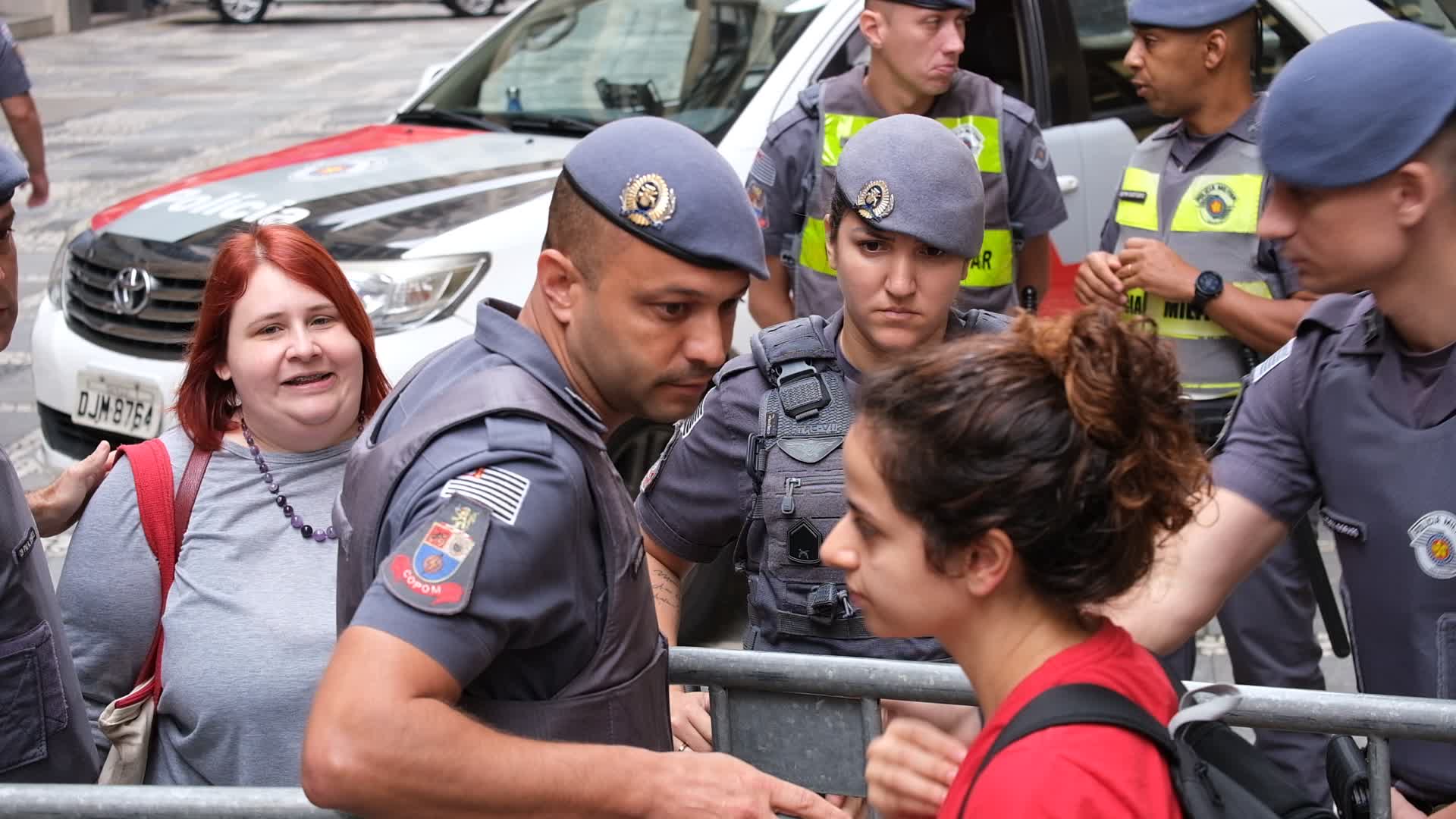 Protesters in São Paulo Against Privatization of Schools