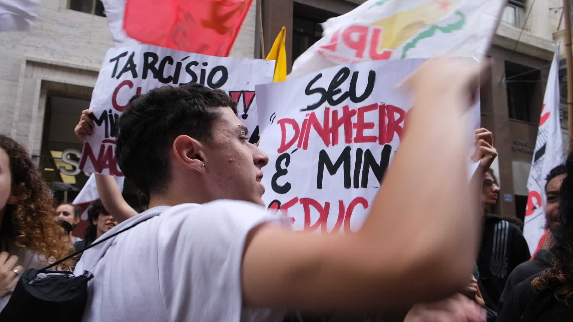 Protesters in São Paulo Against Privatization of Schools