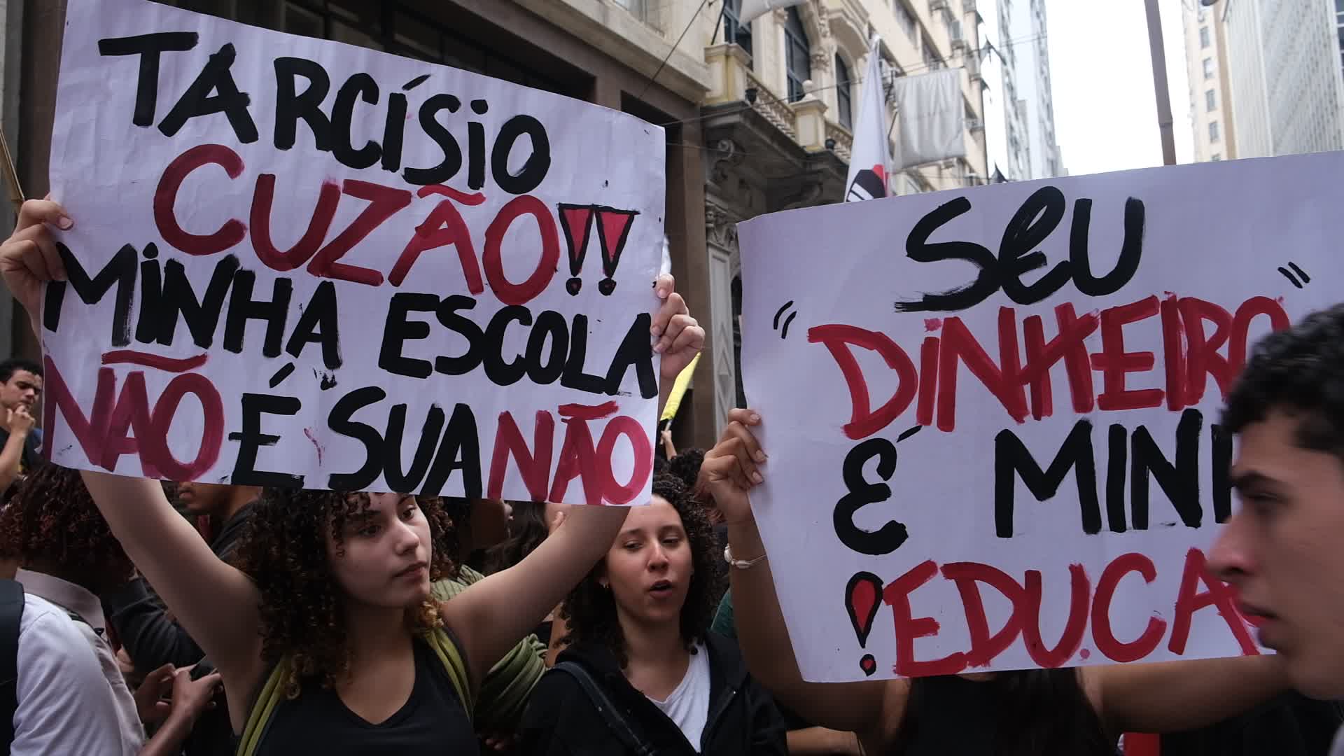 Protesters in São Paulo Against Privatization of Schools