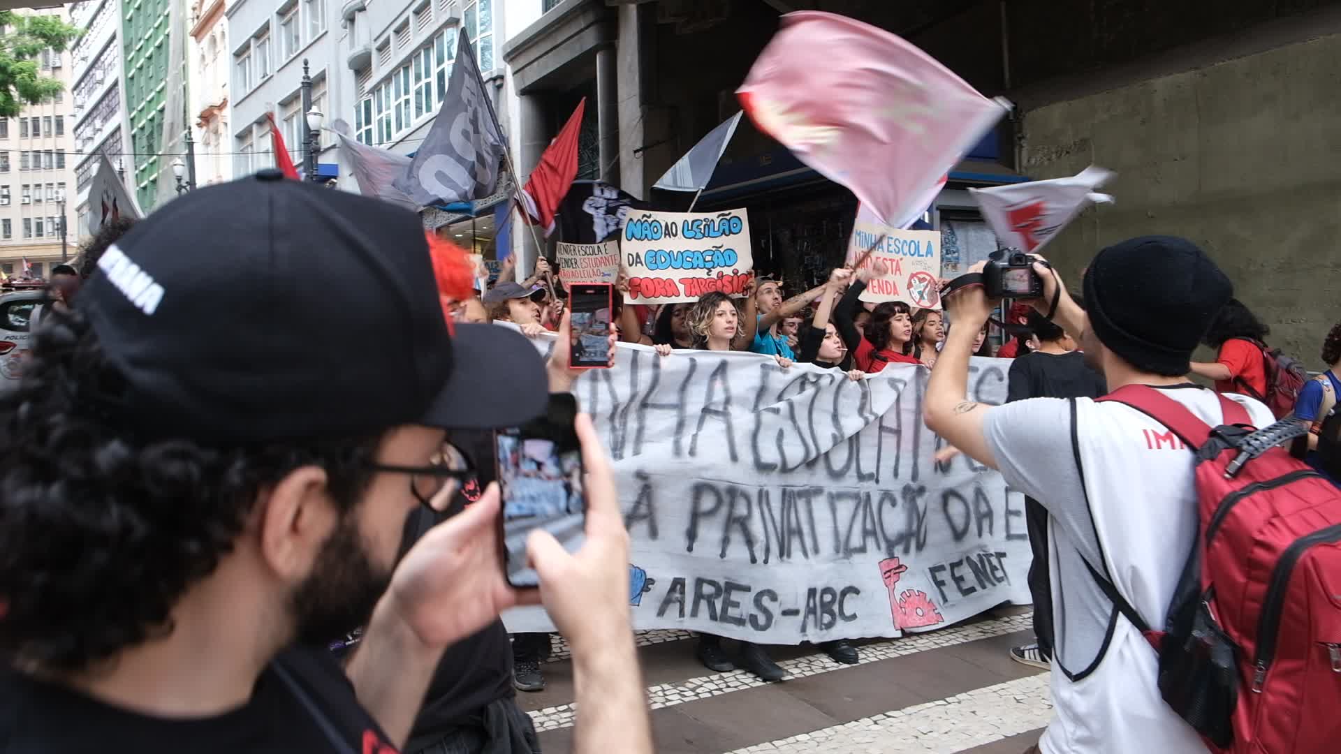 Protesters in São Paulo Against Privatization of Schools