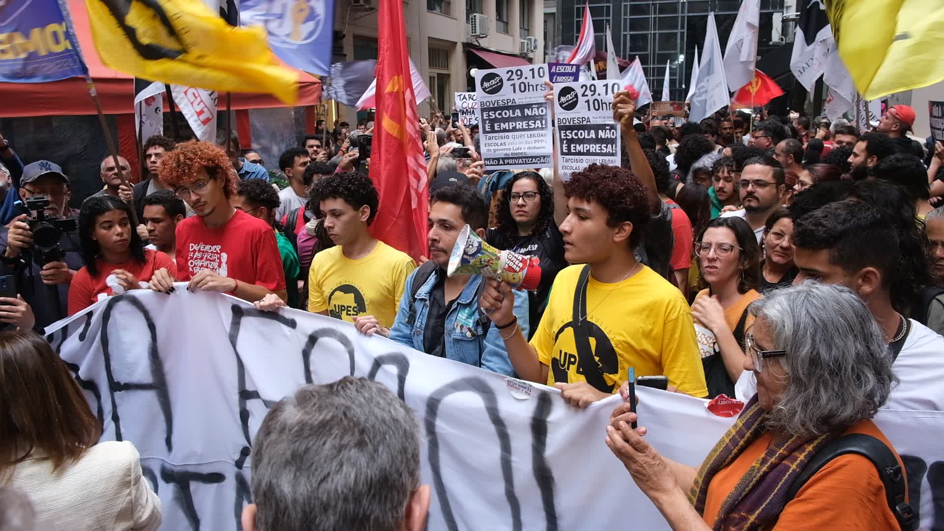 Protesters in São Paulo Against Privatization of Schools