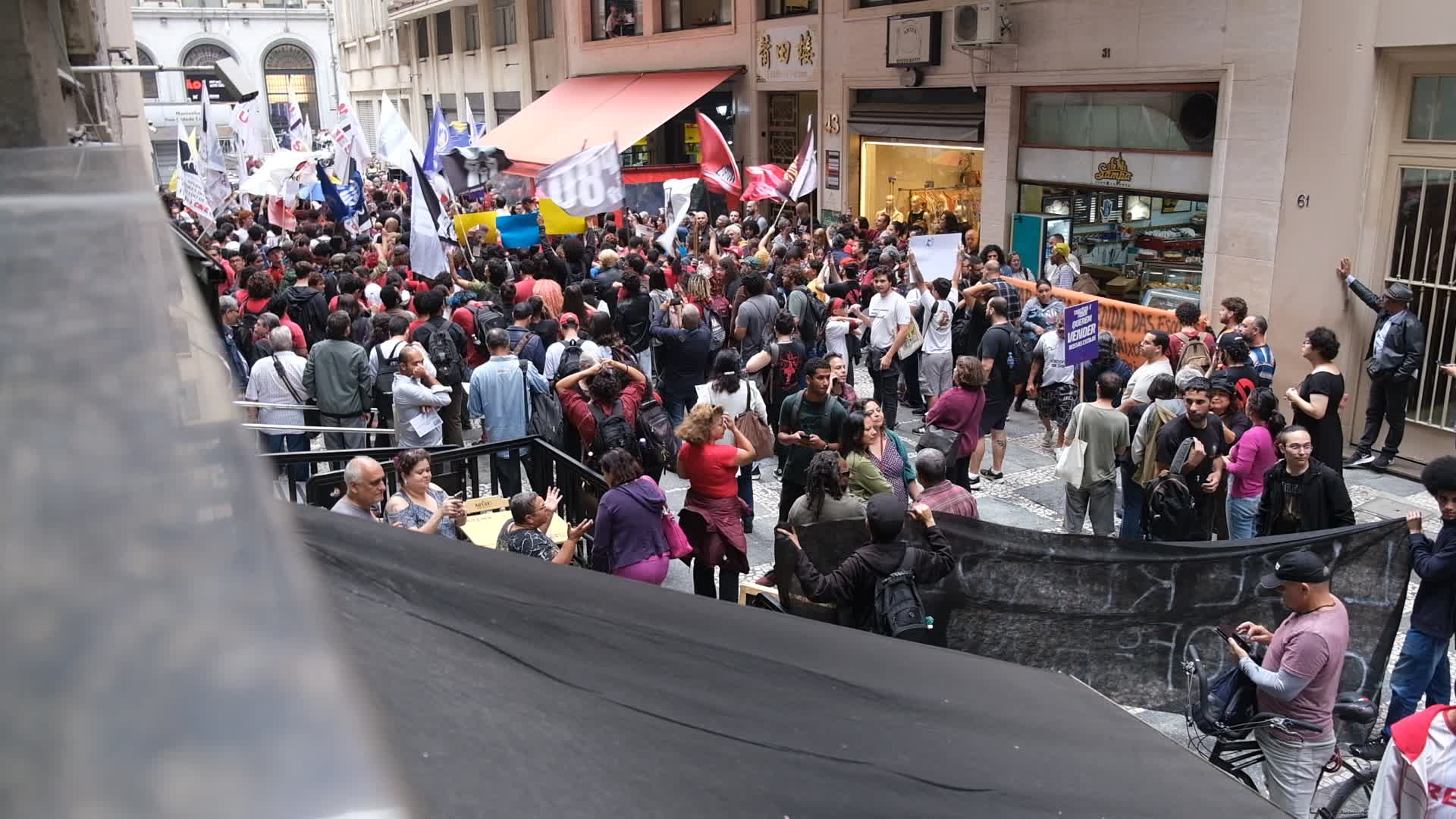 Protesters in São Paulo Against Privatization of Schools