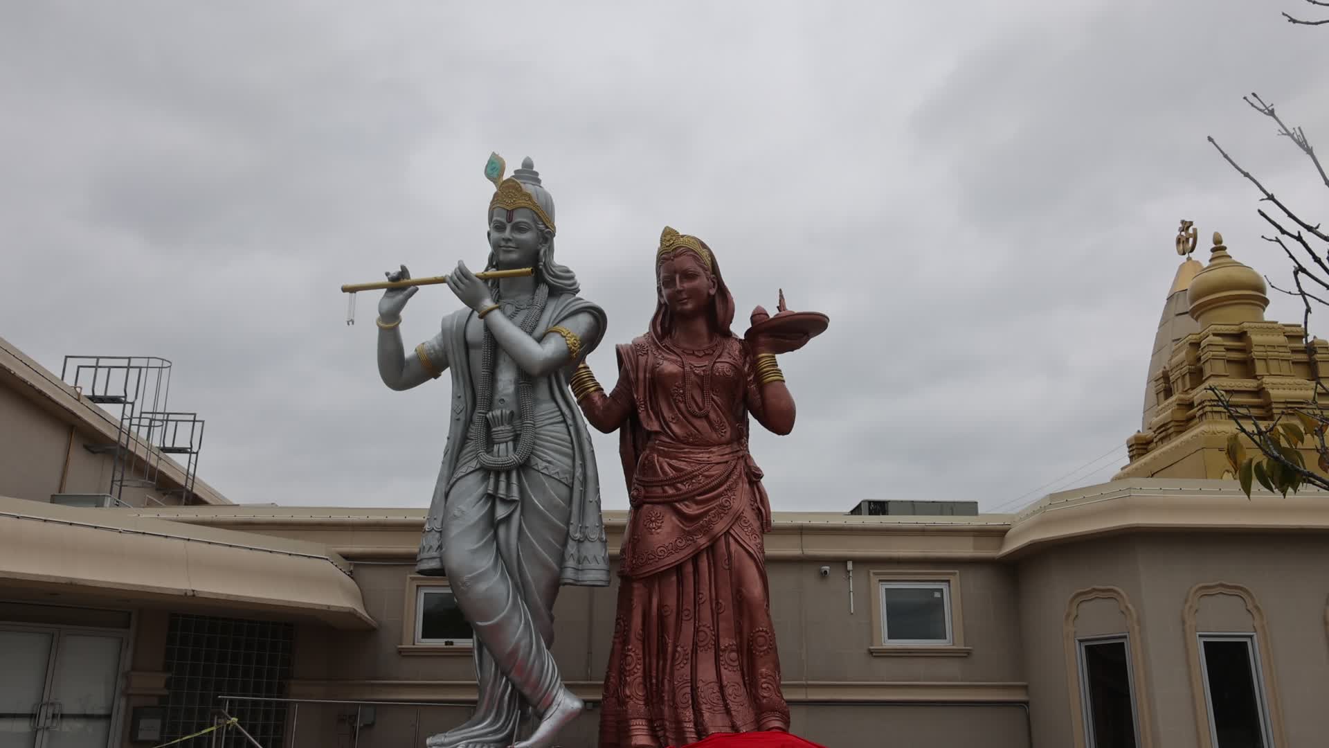 Unveiling of 25-foot tall statues of Radha and Krishna on Diwali