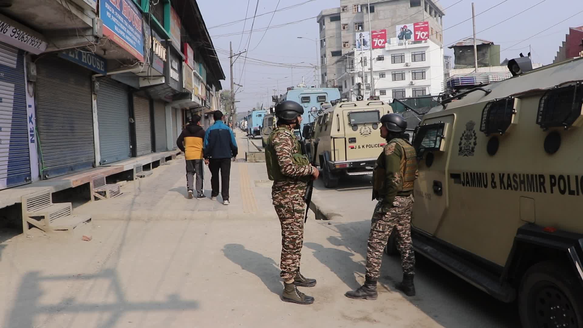 Indian troops kill 2 suspected militants in Kashmir