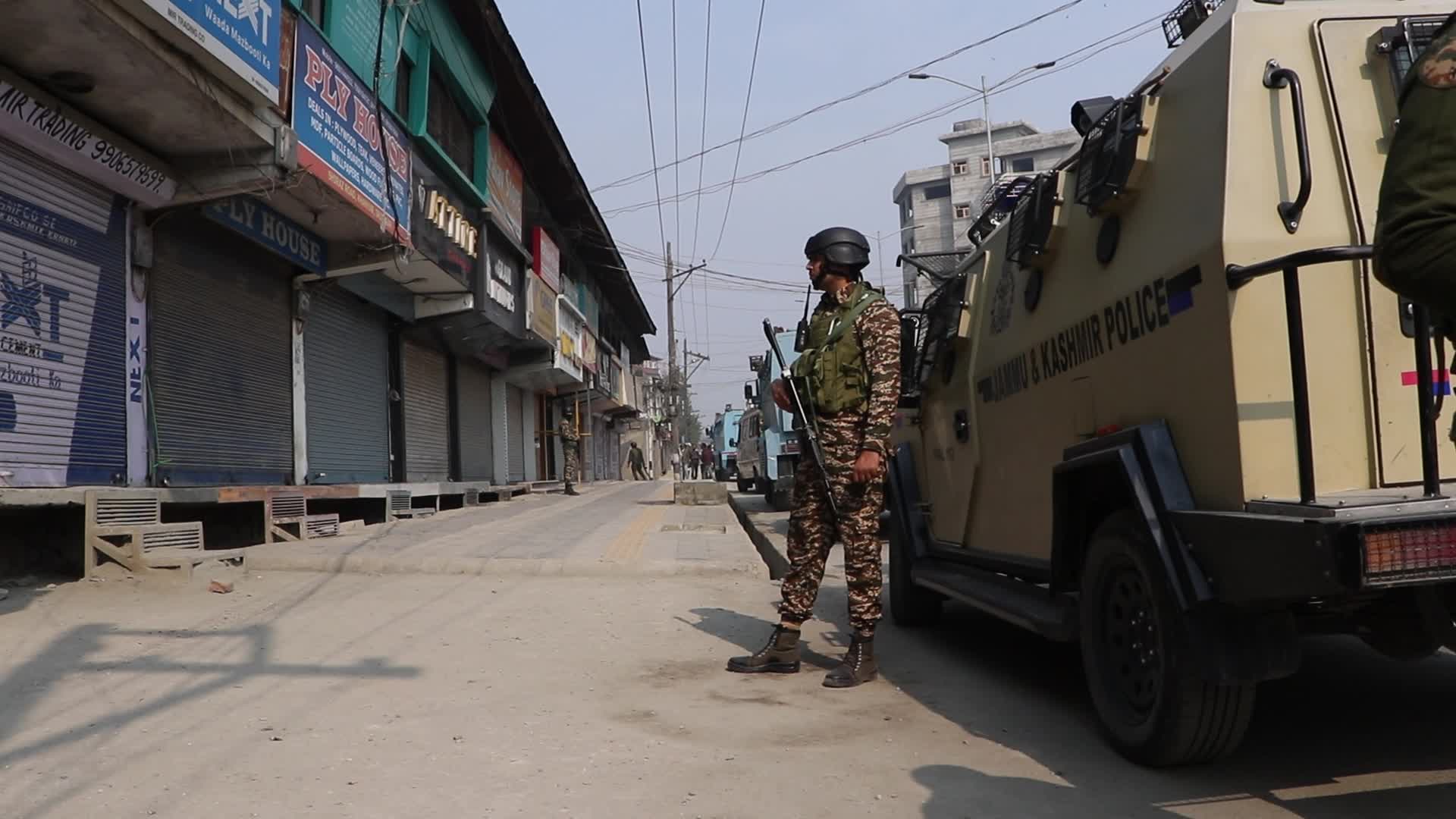 Indian troops kill 2 suspected militants in Kashmir