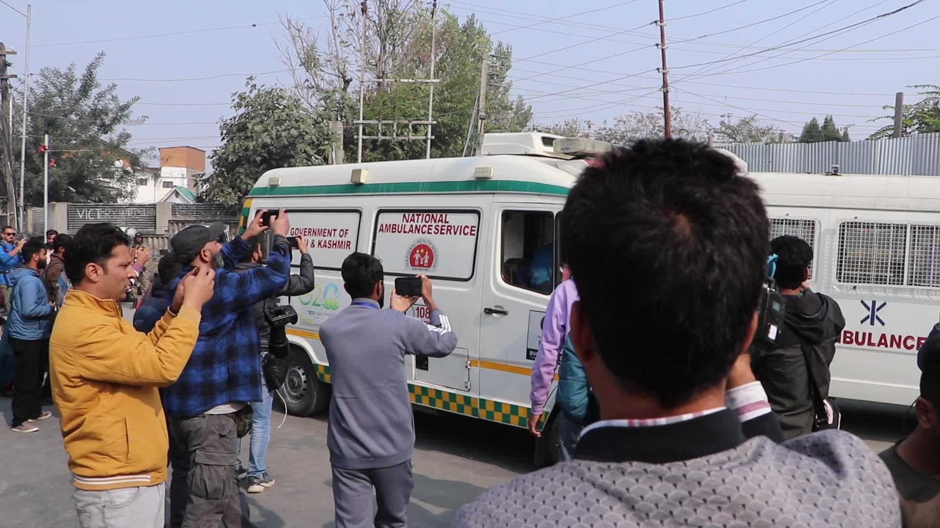 Indian troops kill 2 suspected militants in Kashmir