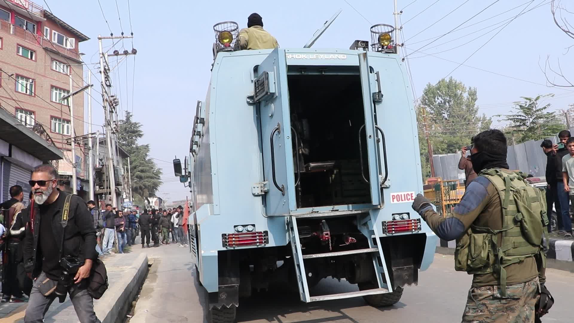 Indian troops kill 2 suspected militants in Kashmir