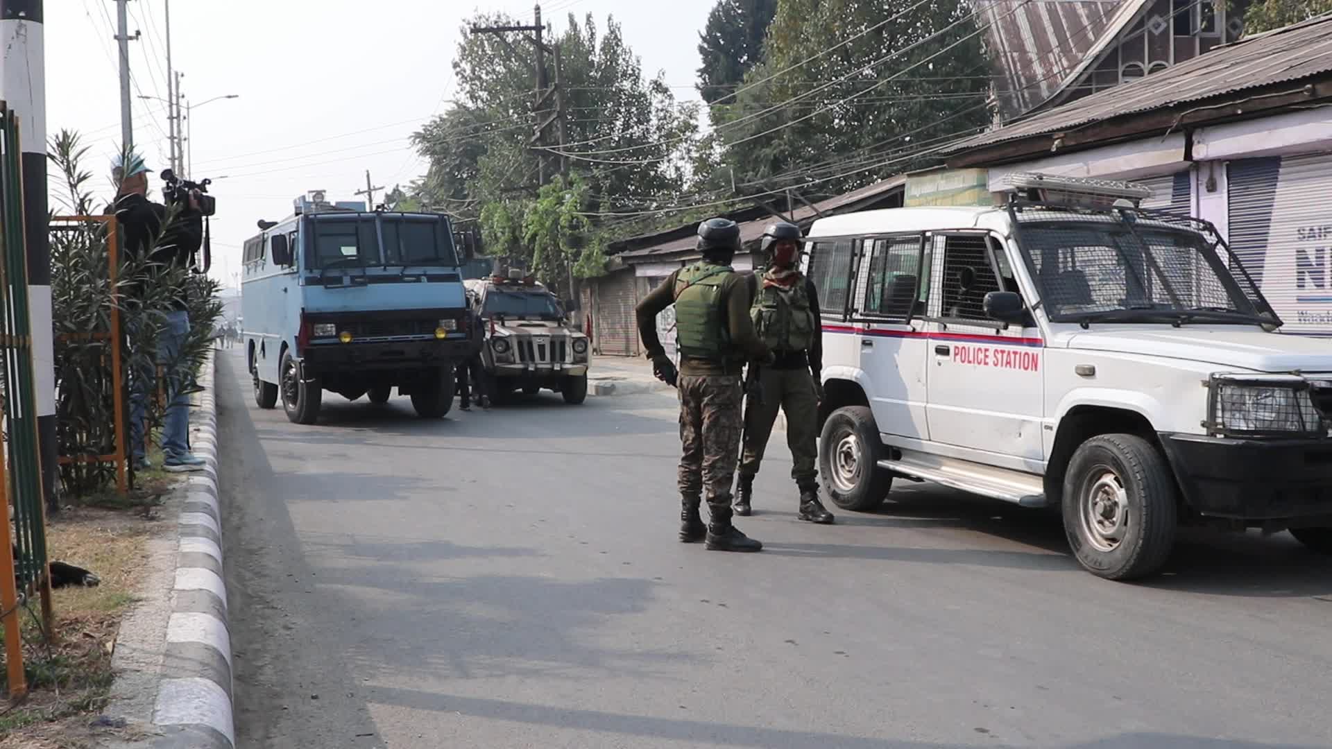 Indian troops kill 2 suspected militants in Kashmir