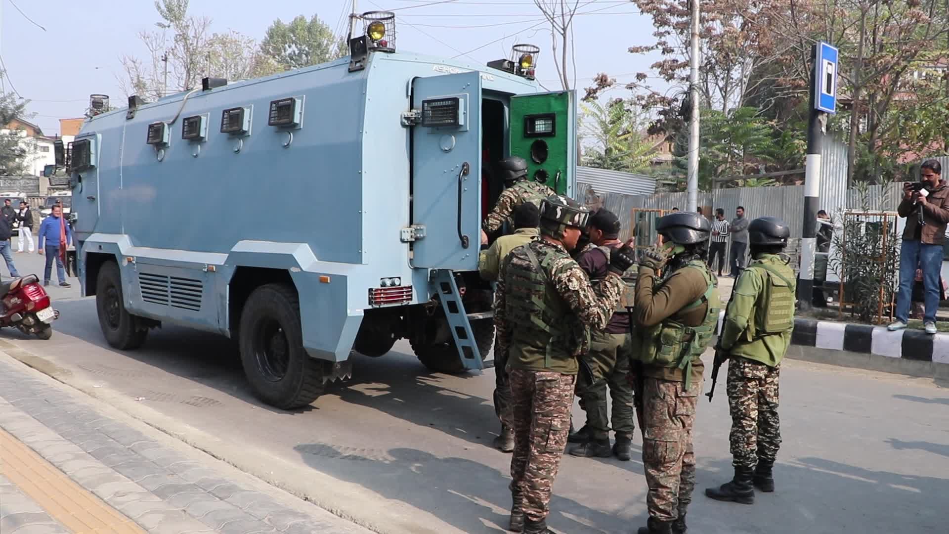 Indian troops kill 2 suspected militants in Kashmir