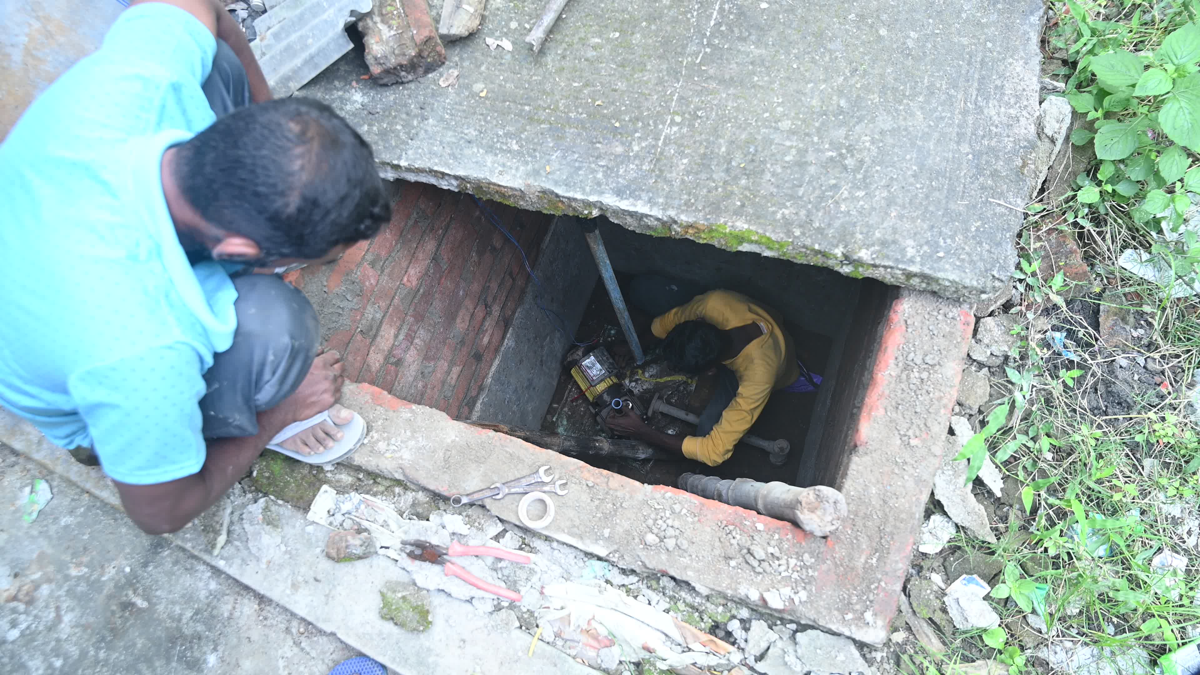Underground Water Pump is being installed in India
