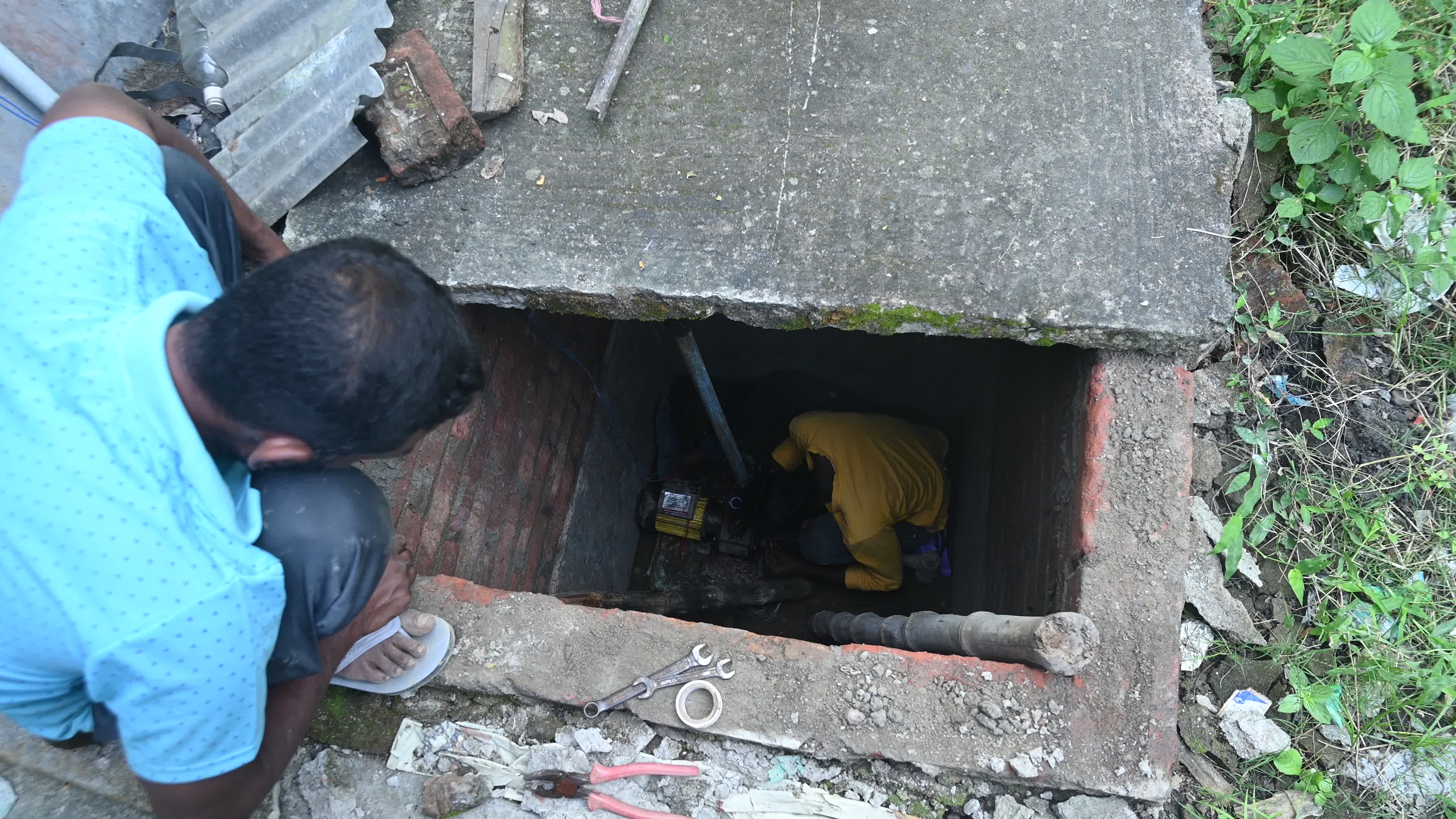 Underground Water Pump is being installed in India
