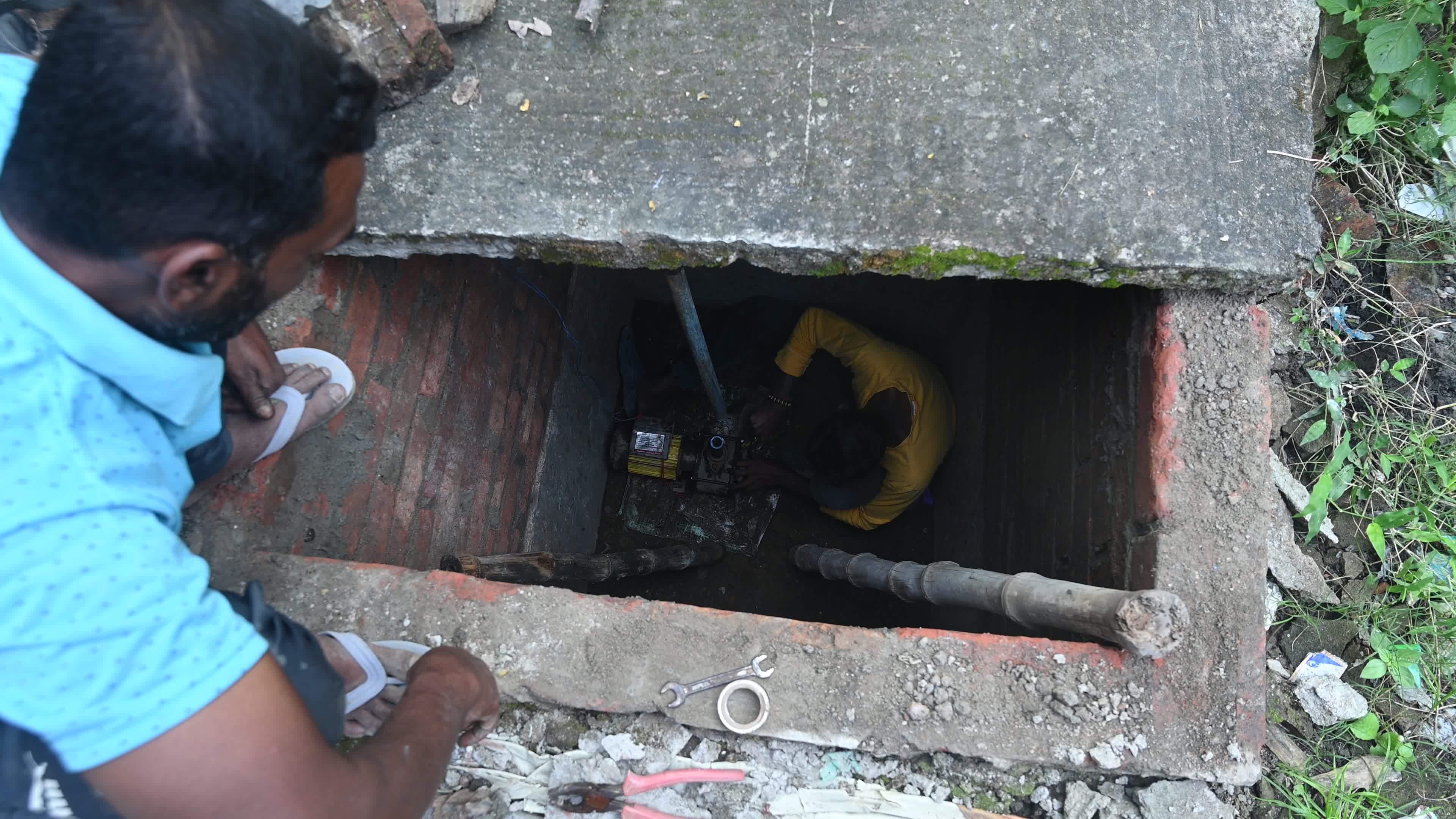 Underground Water Pump is being installed in India

