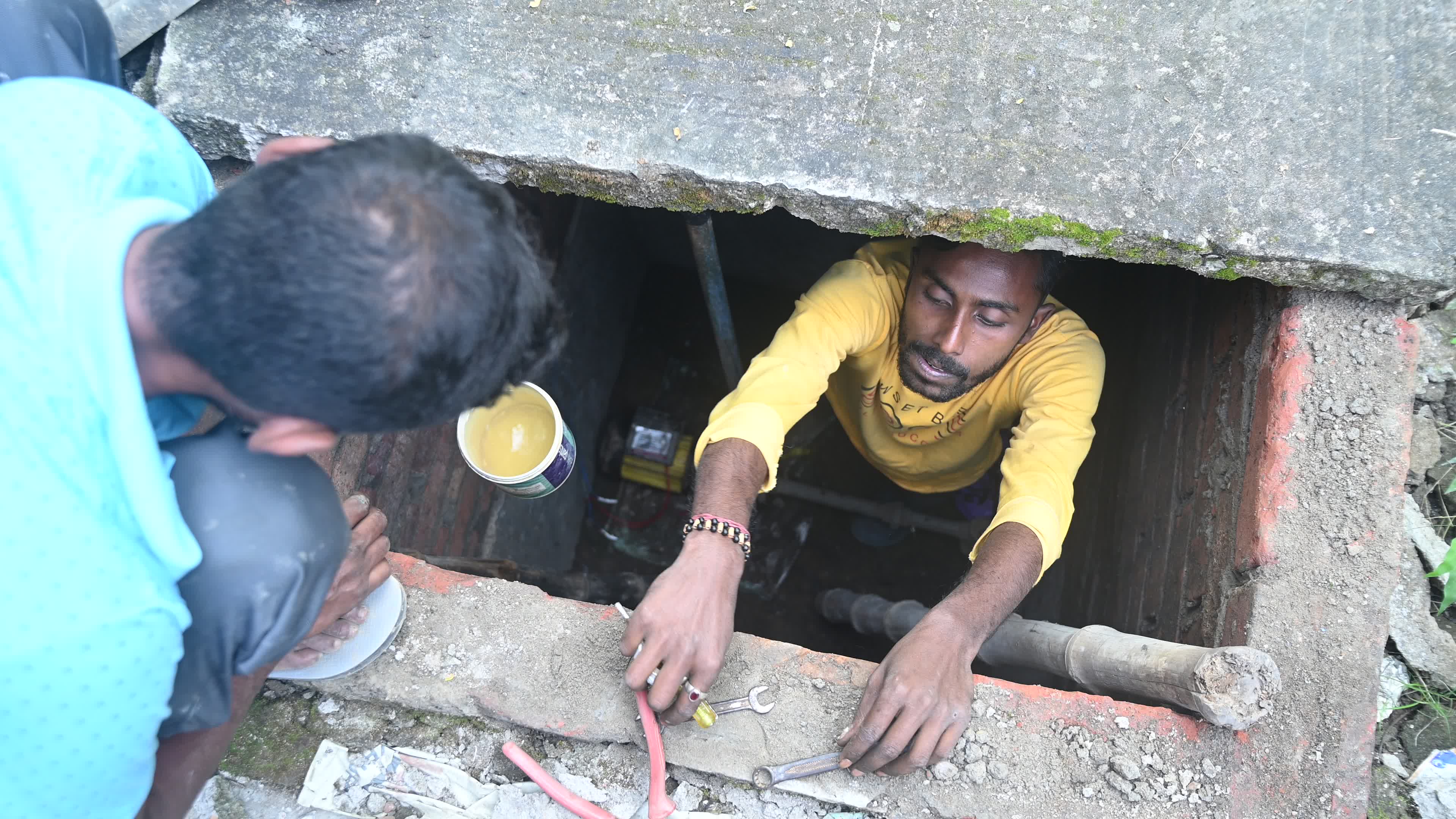 Underground Water Pump is being installed in India
