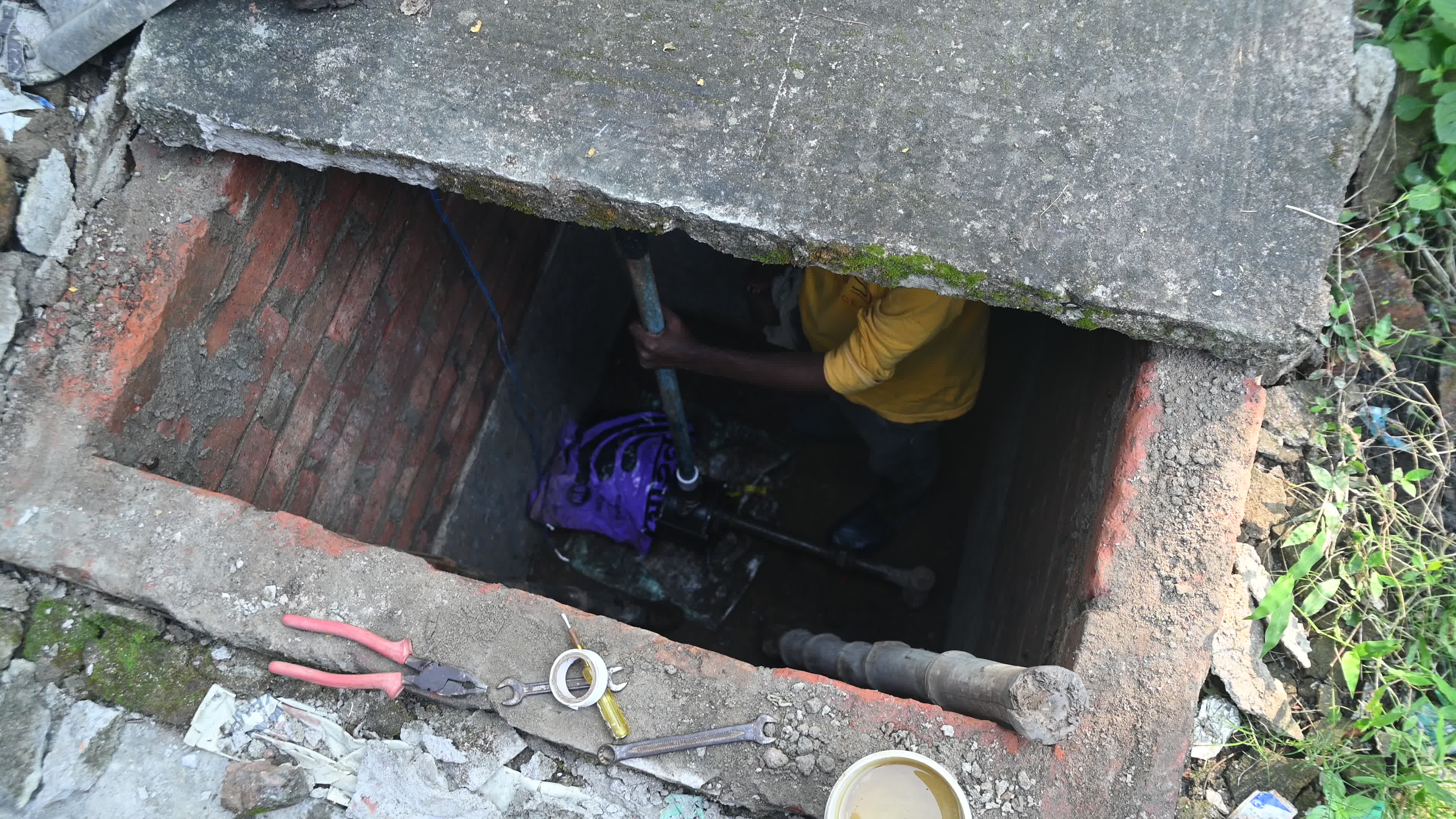Underground Water Pump is being installed in India
