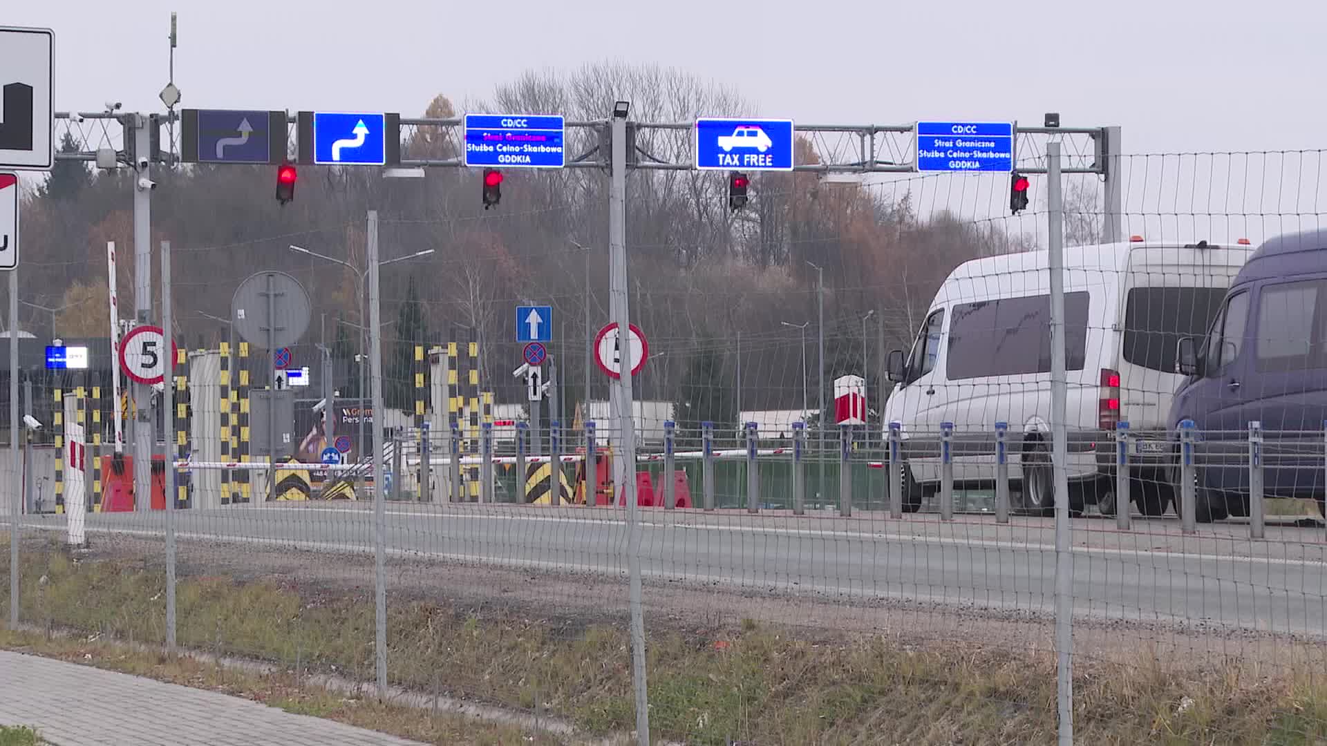 Farmers block Ukrainian border