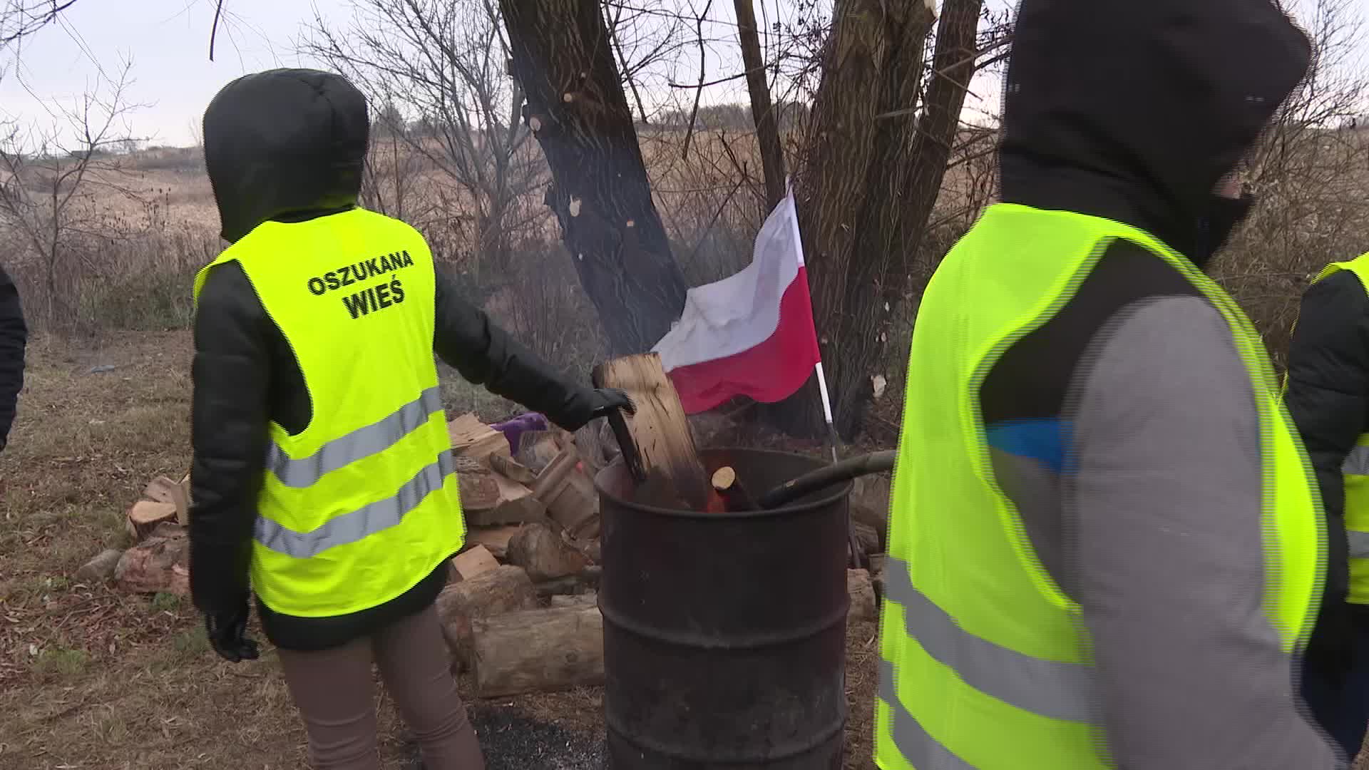 Farmers block Ukrainian border