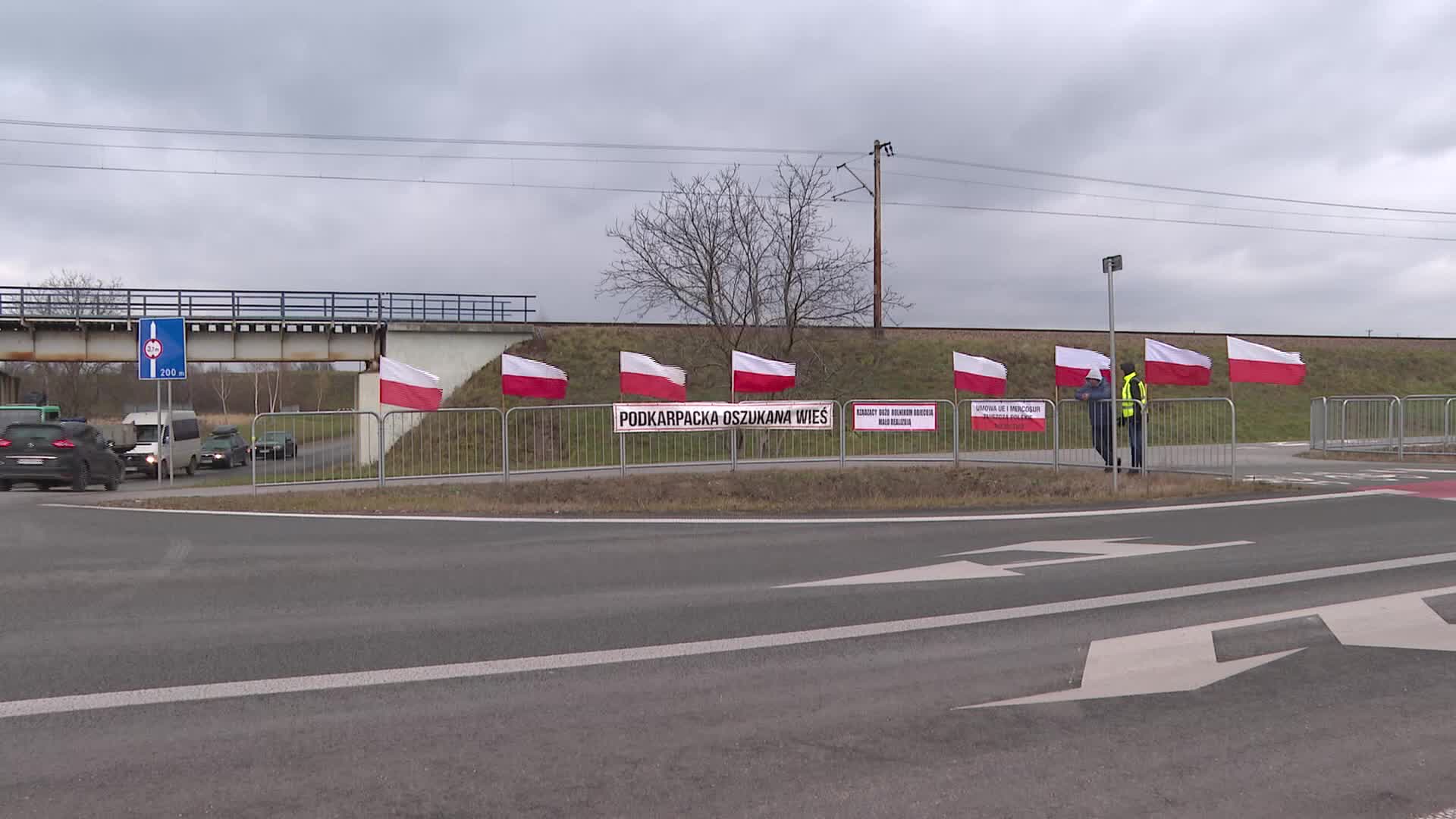 Farmers block Ukrainian border