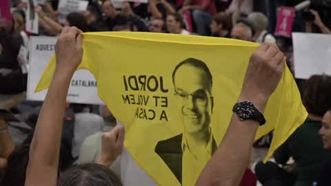 Barcelona: protesters occupy the hall of one of the main train stations