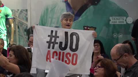 Barcelona: protesters occupy the hall of one of the main train stations