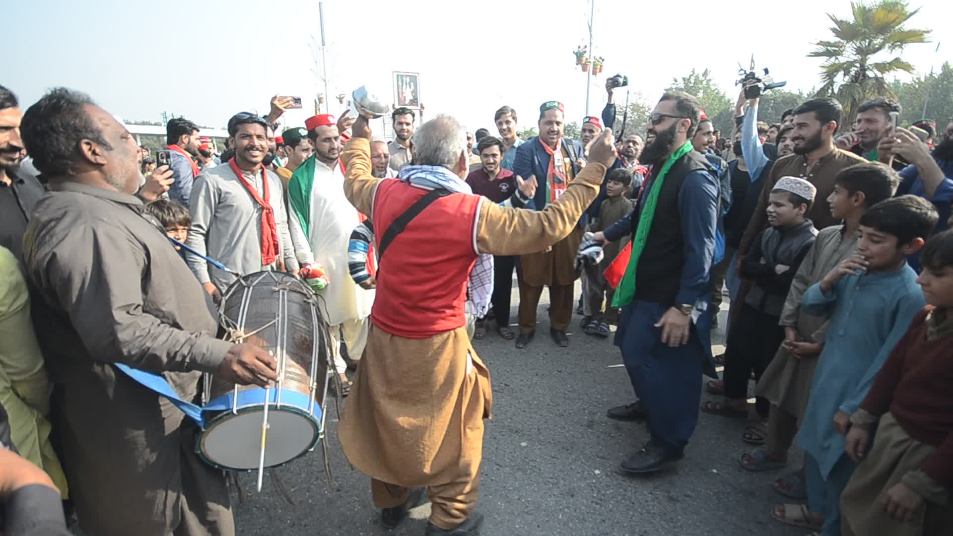 Pakistan's opposition PTI party protests for the release of former PM Khan
