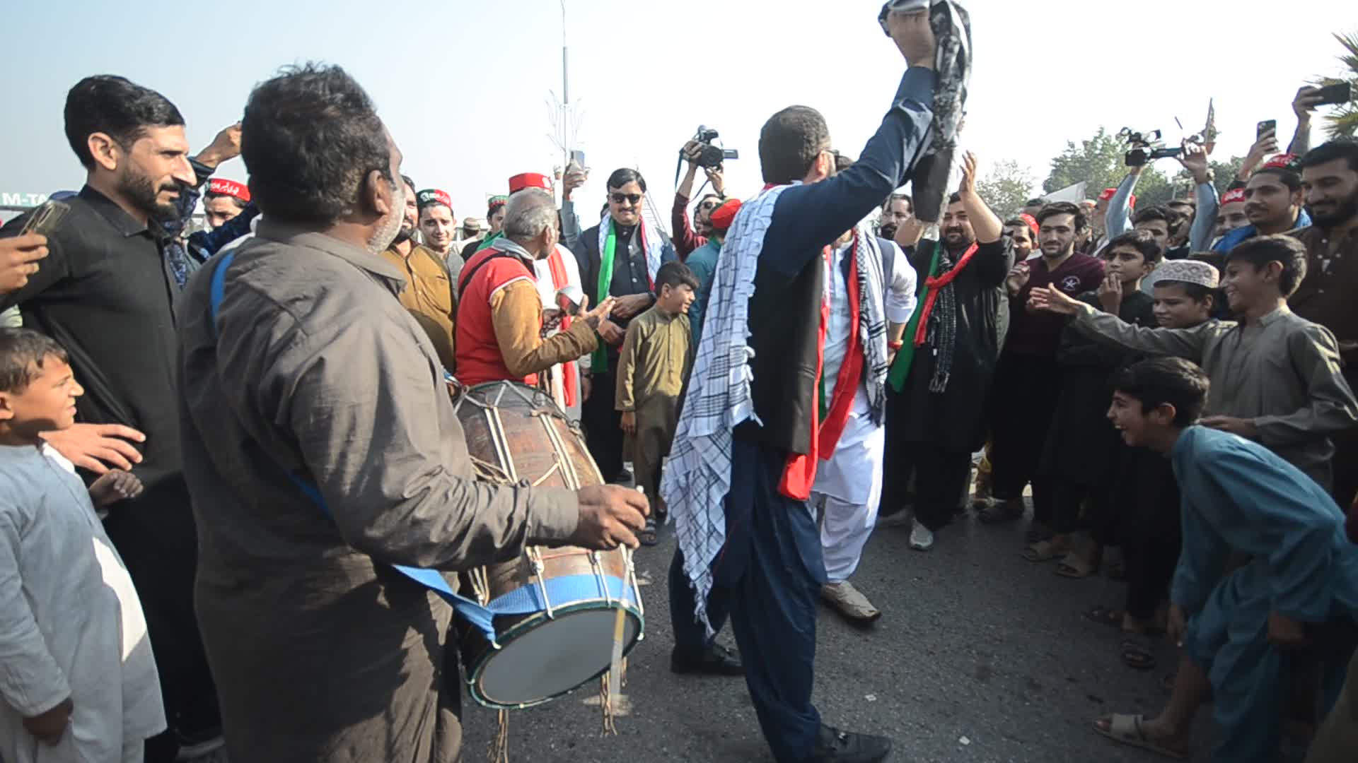 Pakistan's opposition PTI party protests for the release of former PM Khan
