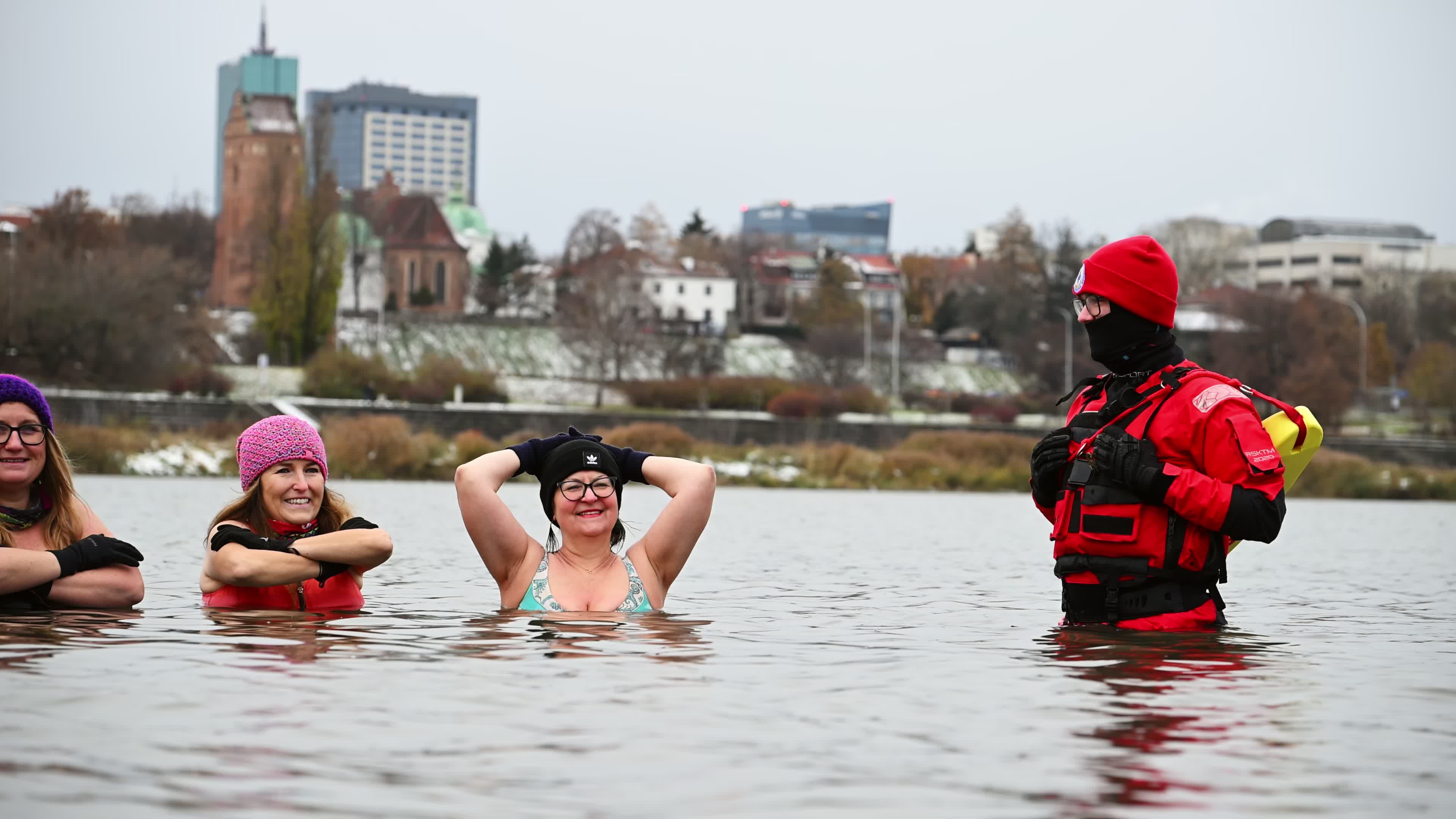 "Walruses" brave cold waters in Warsaw