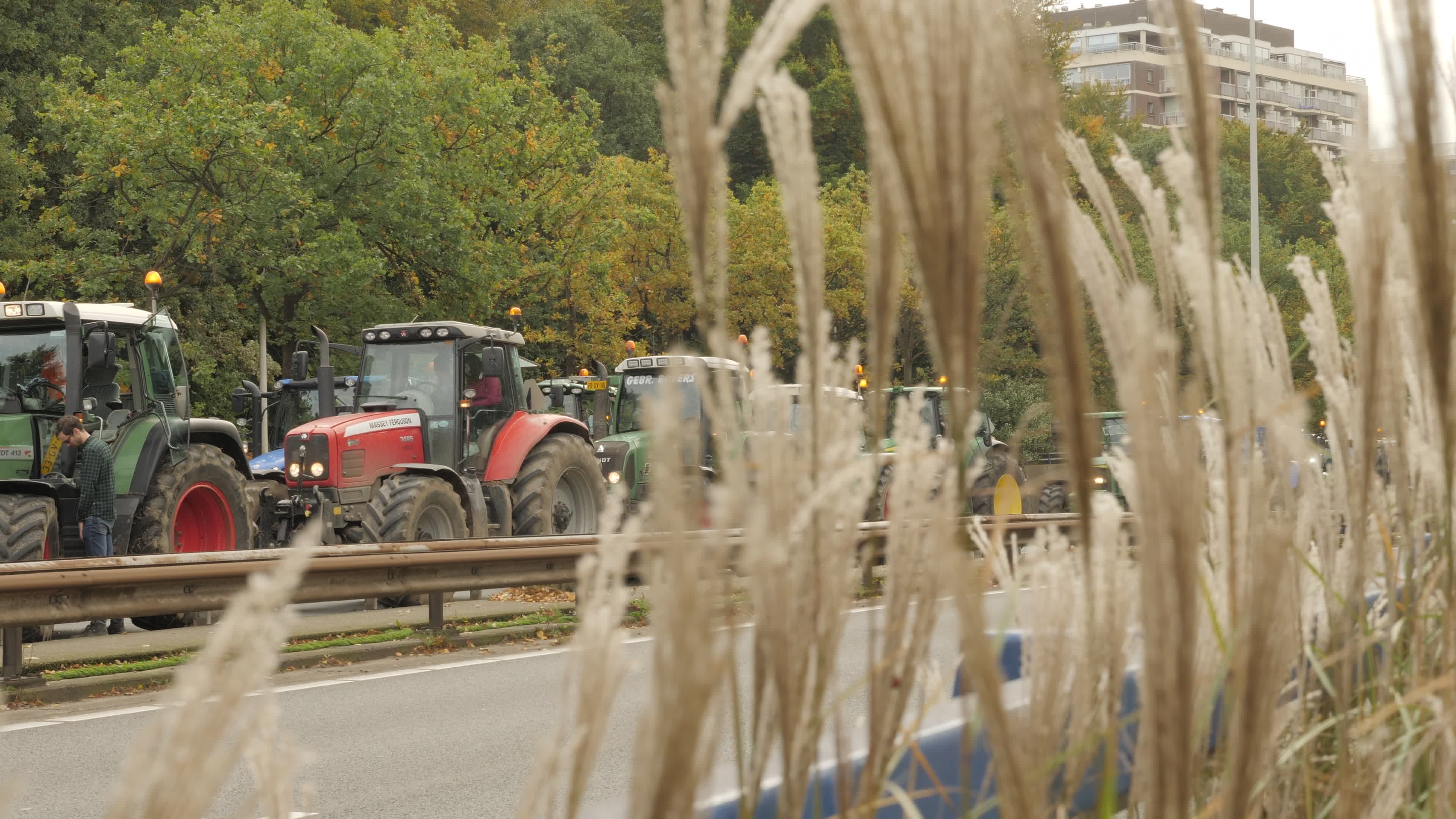 Dutch army supporting The Hague during farmer protest