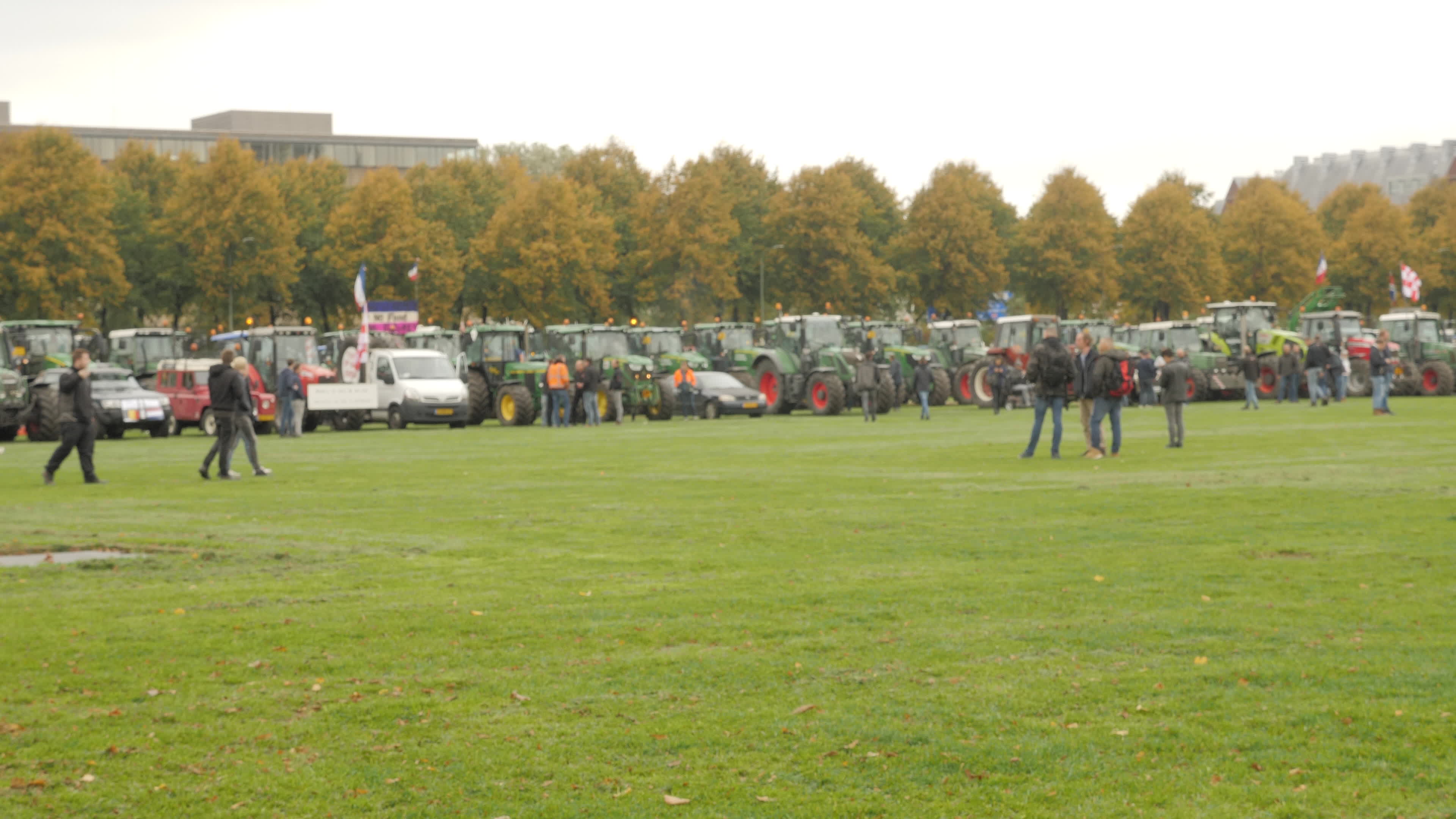 Dutch army supporting The Hague during farmer protest