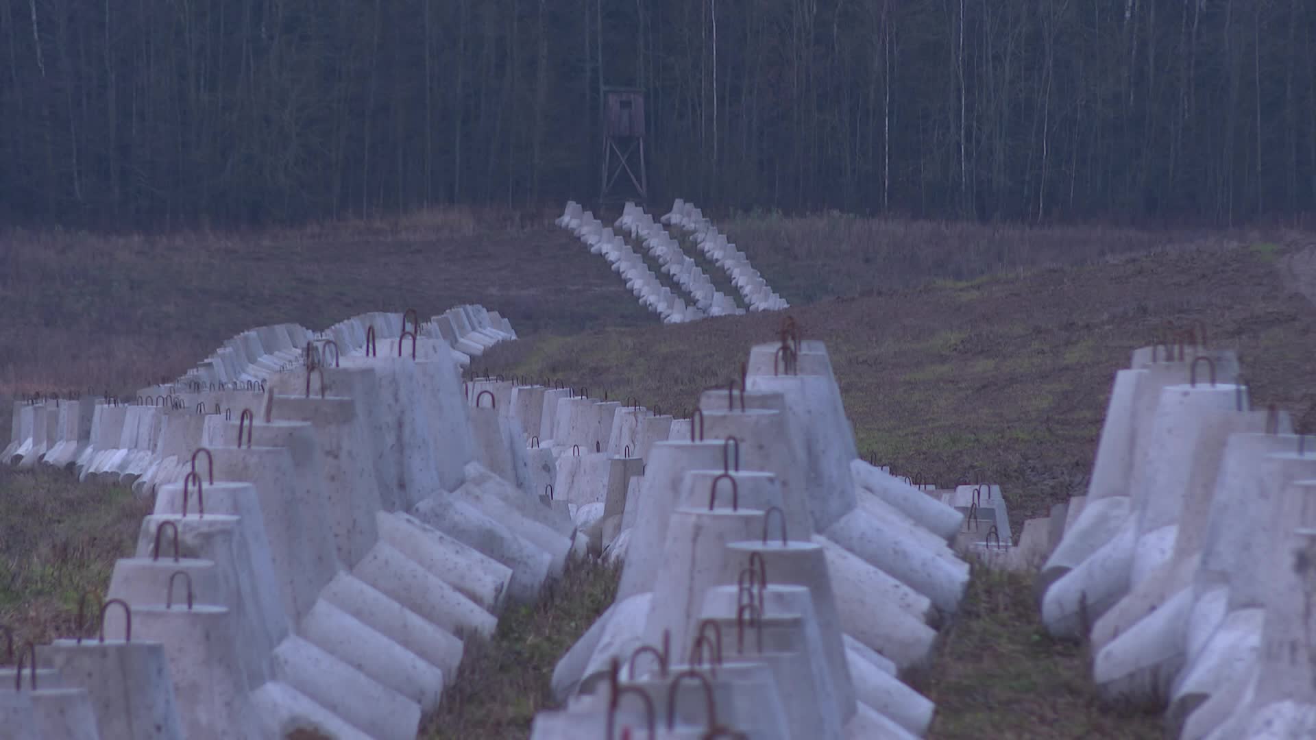 Poland presents first section of military fortifications on border with Russia