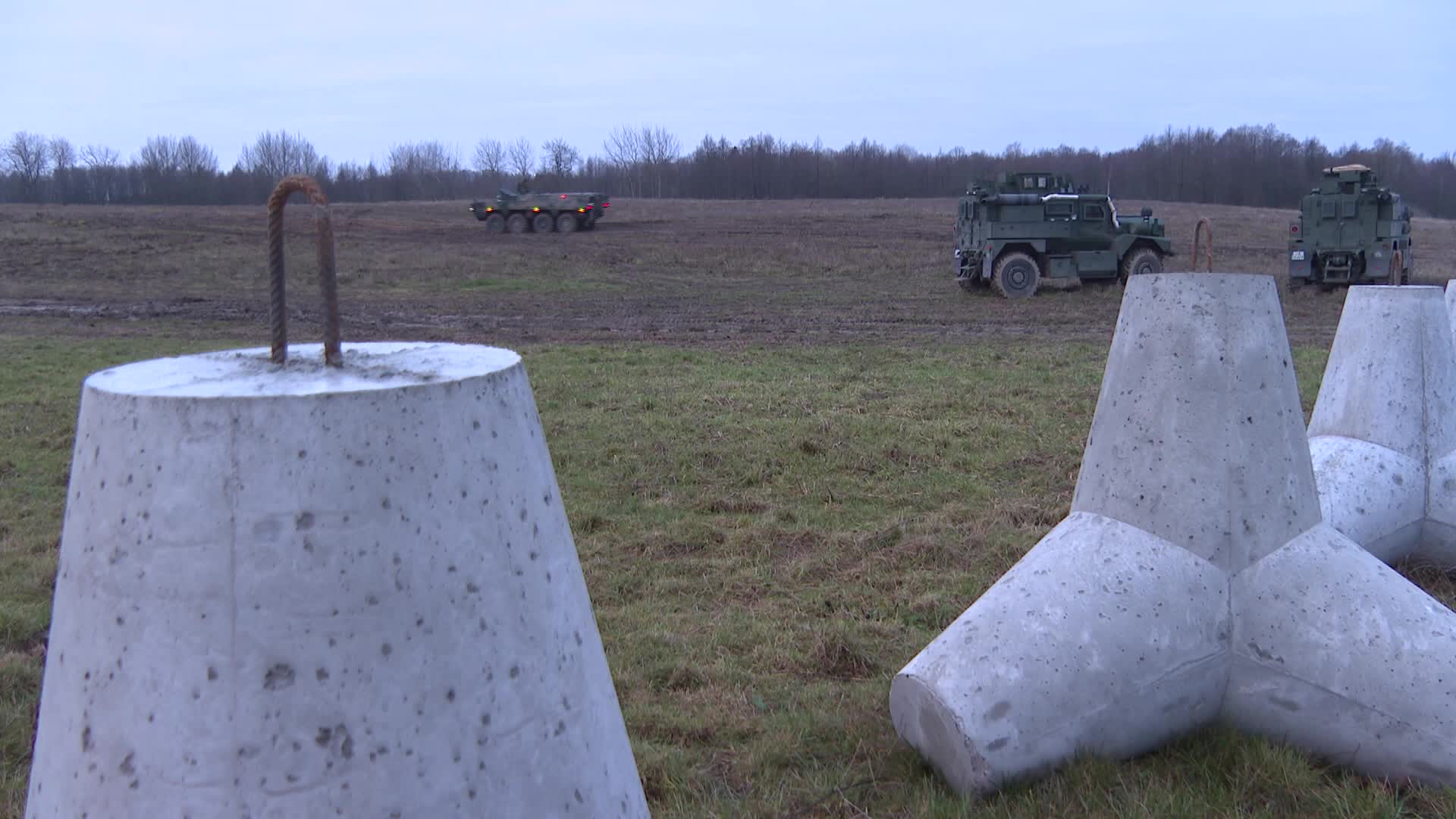 Poland presents first section of military fortifications on border with Russia