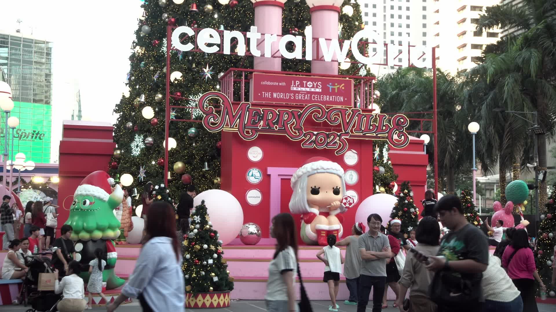 High-season tourism in Bangkok, Thailand.