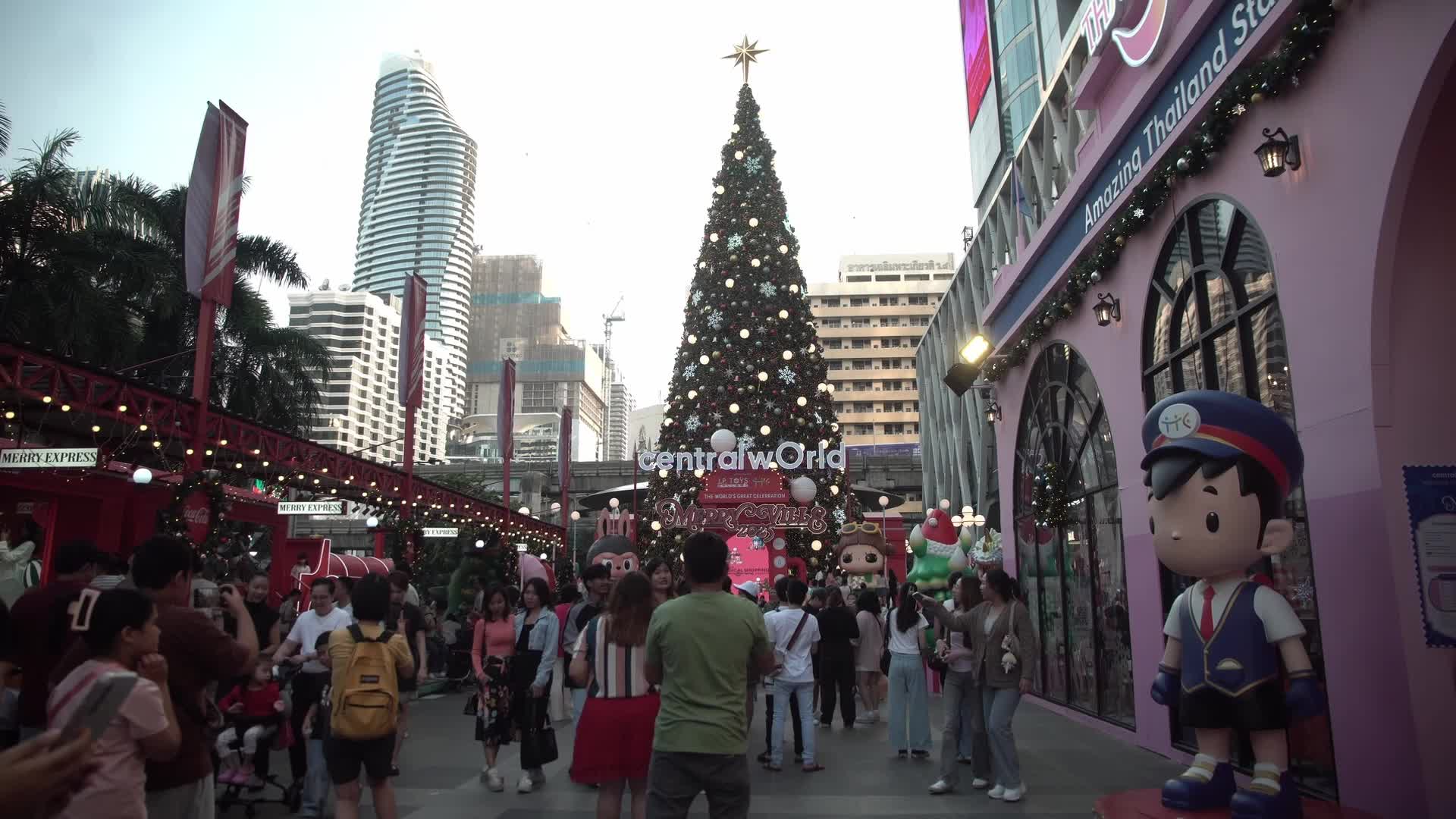 High-season tourism in Bangkok, Thailand.