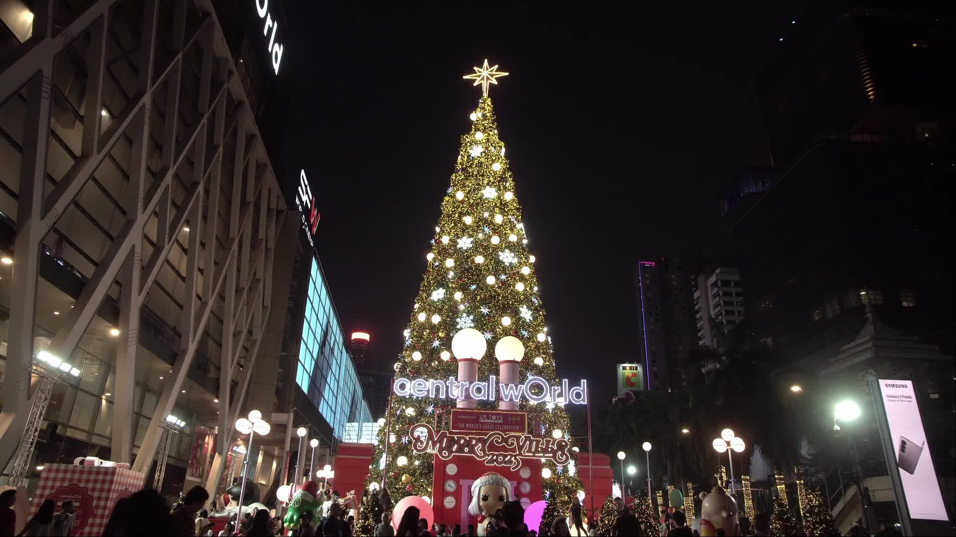 High-season tourism in Bangkok, Thailand.