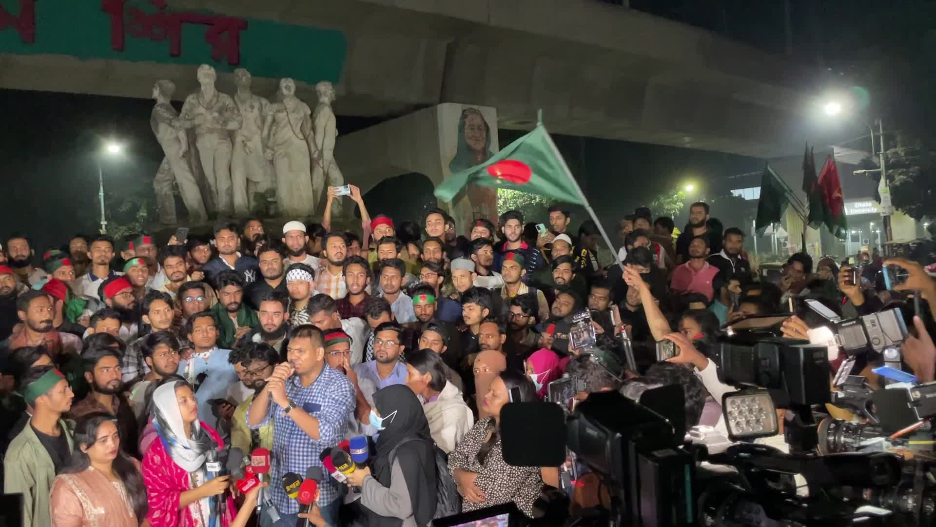 Protest in DU due to attack on Bangladesh High Commission in India 