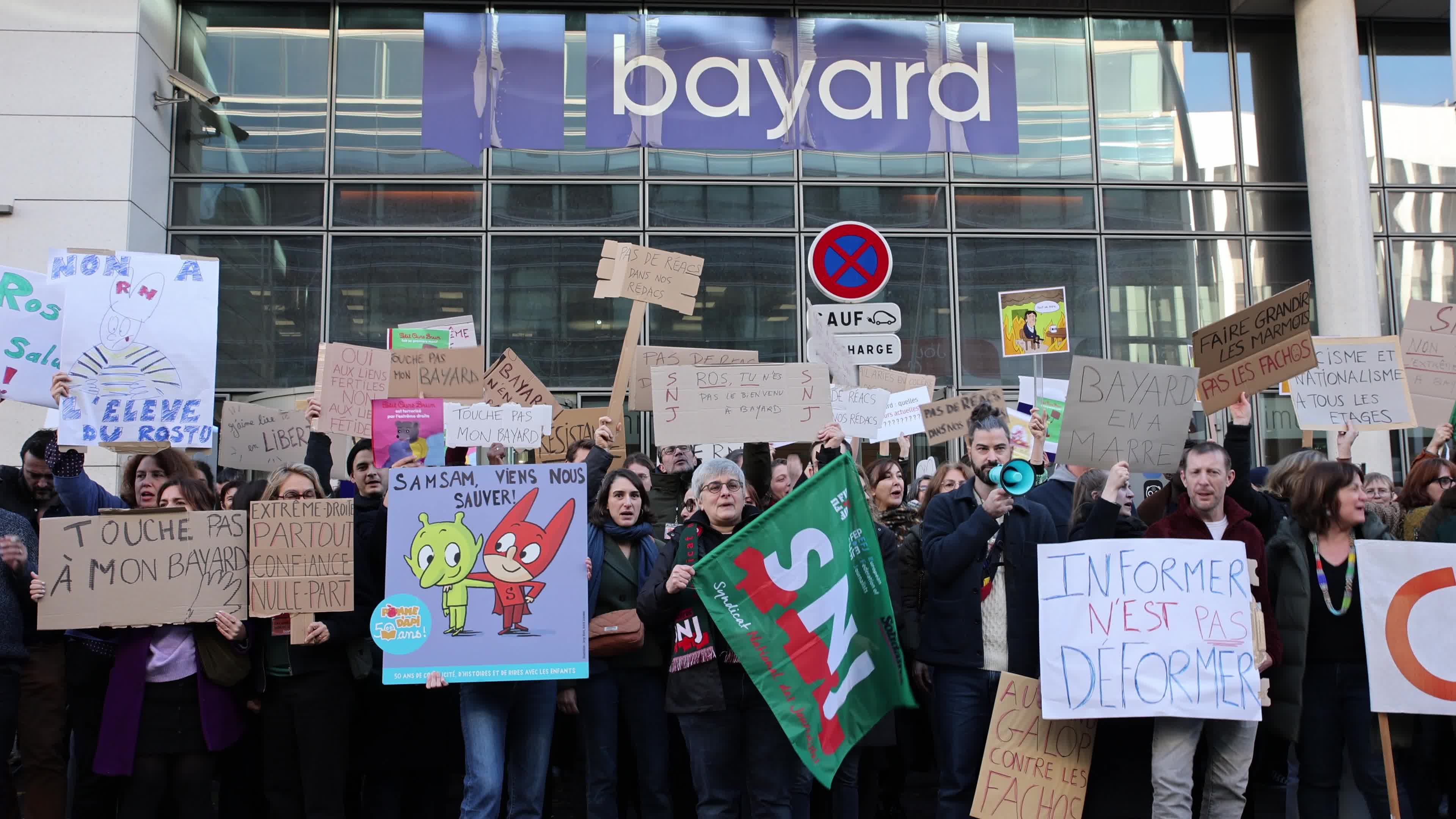 Employees of the Bayard press and publishing group on strike in Paris