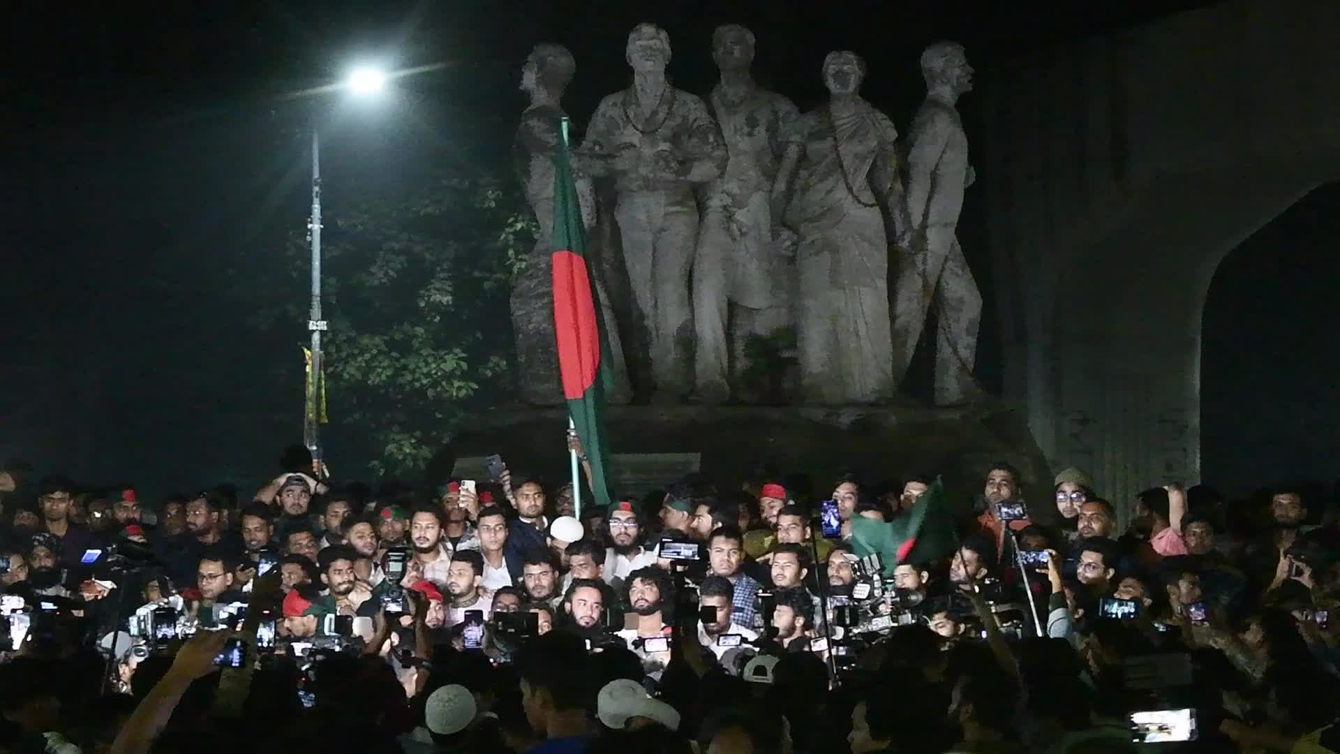 Protest in DU due to attack on Bangladesh High Commission in India 