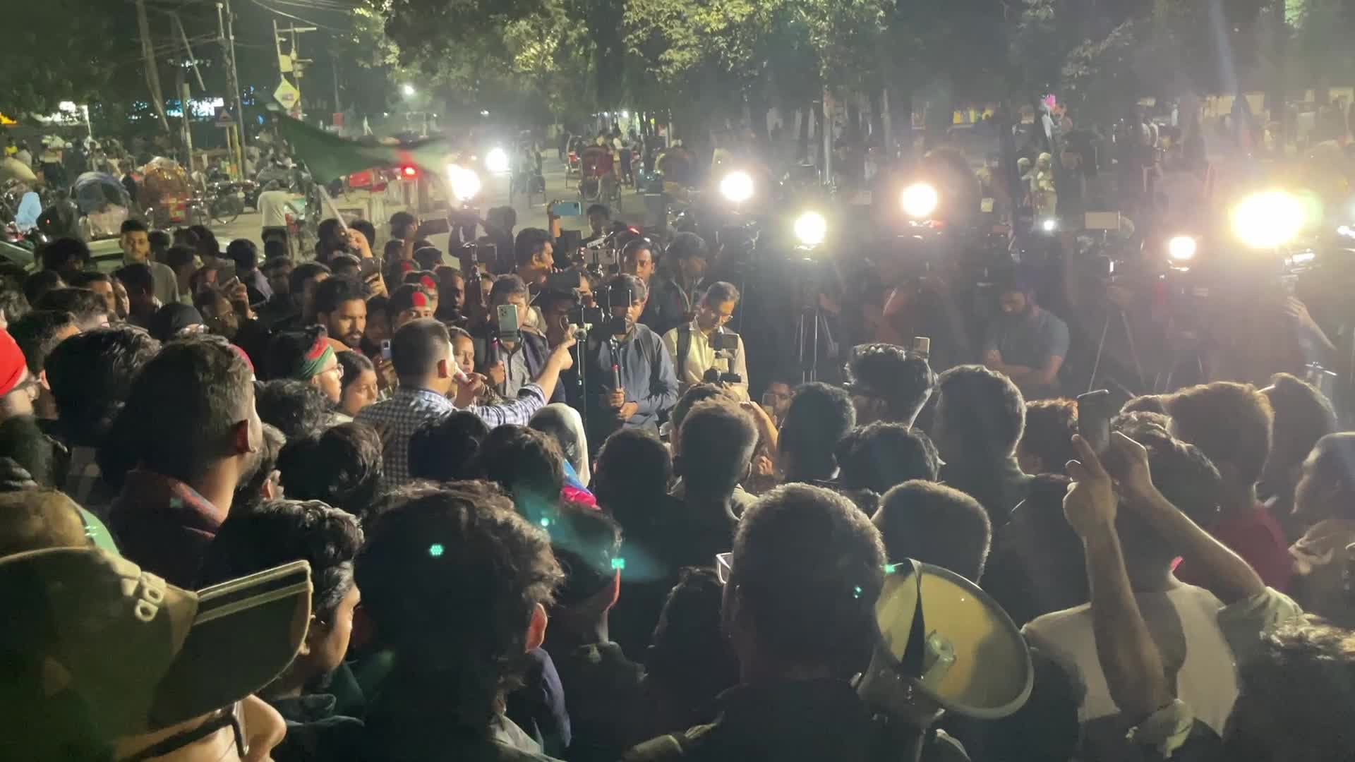 Protest in DU due to attack on Bangladesh High Commission in India 