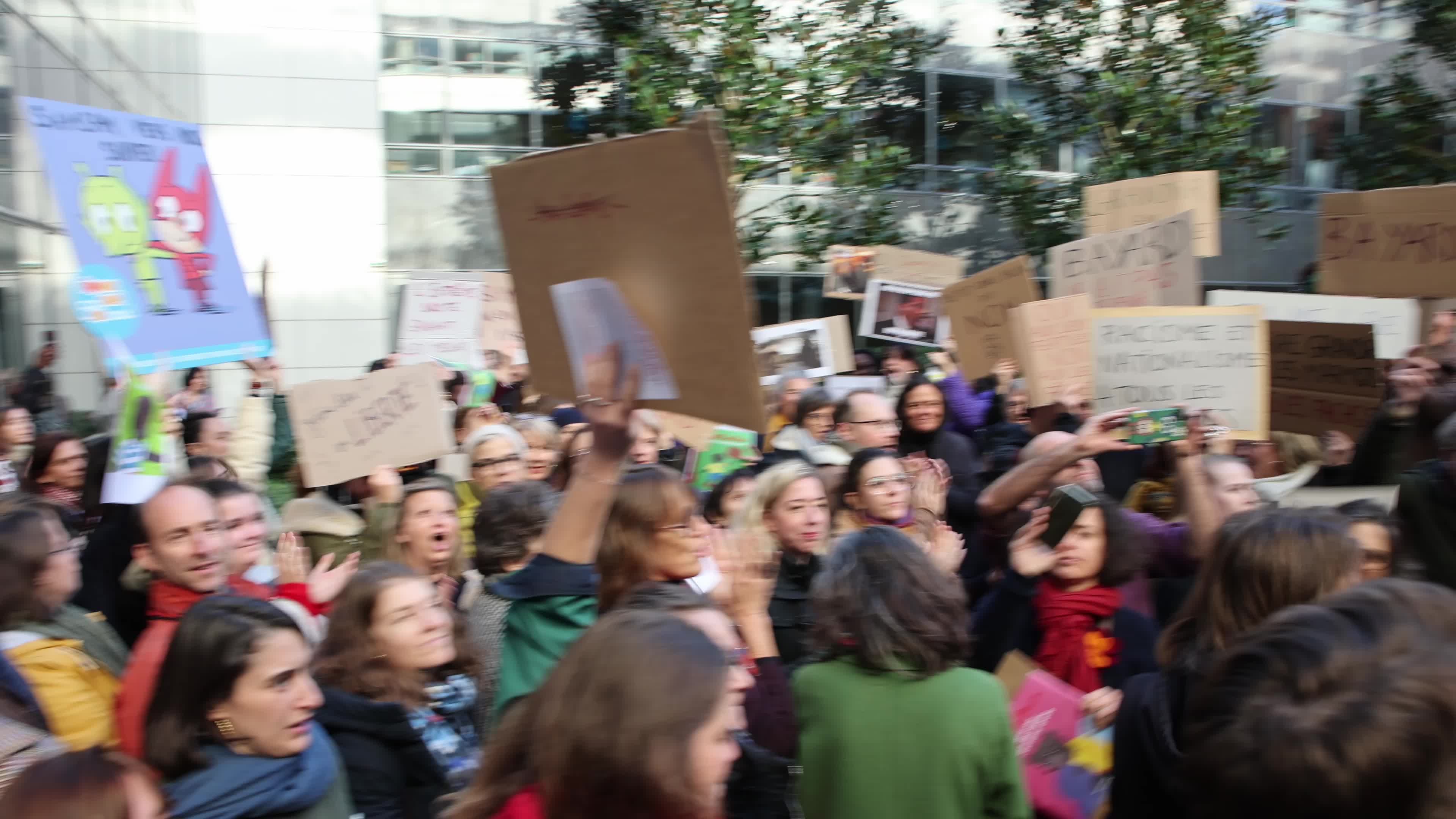 Employees of the Bayard press and publishing group on strike in Paris